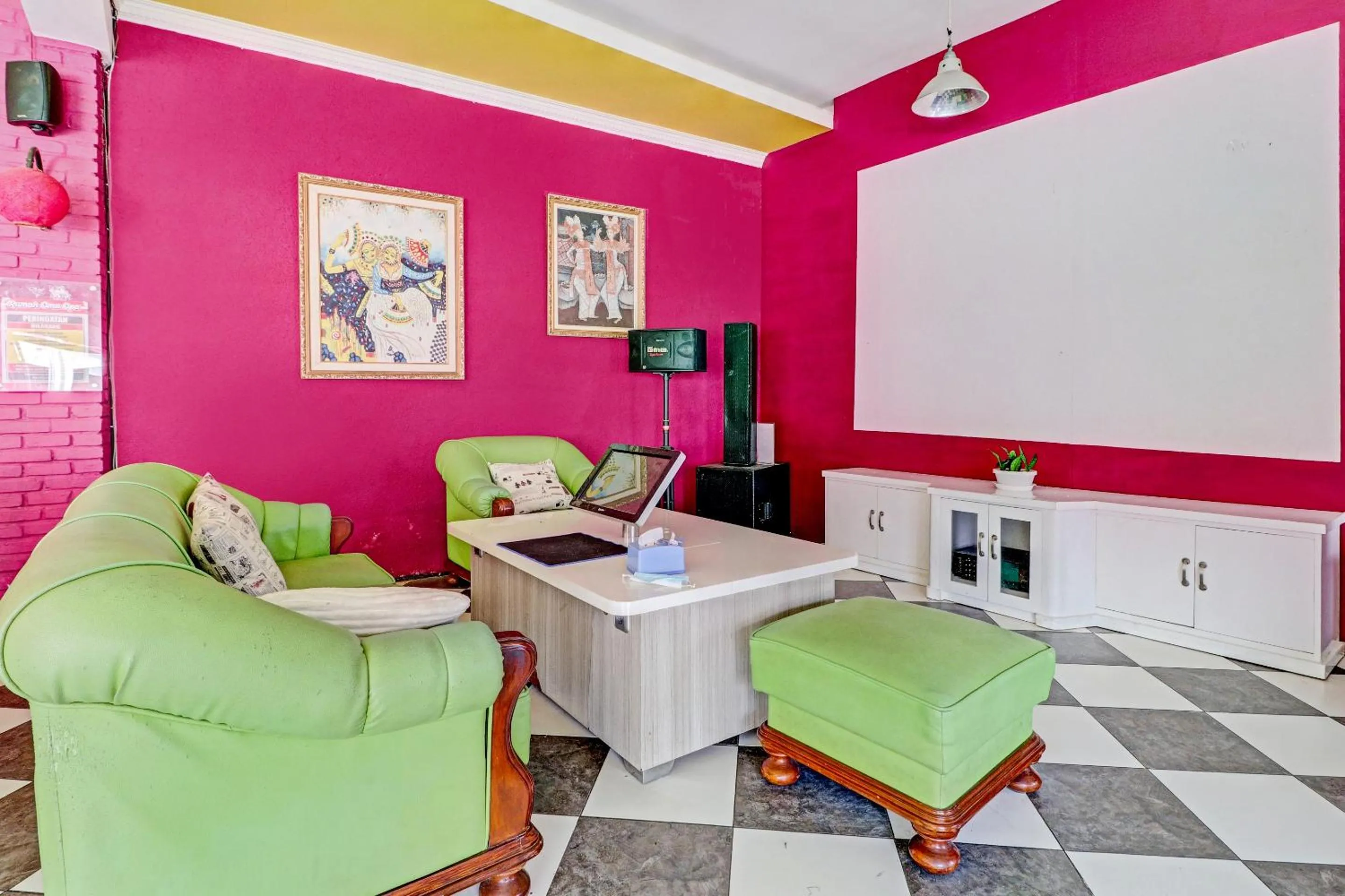 Lobby or reception in Collection O 90617 Rumah Oma Opa Syariah