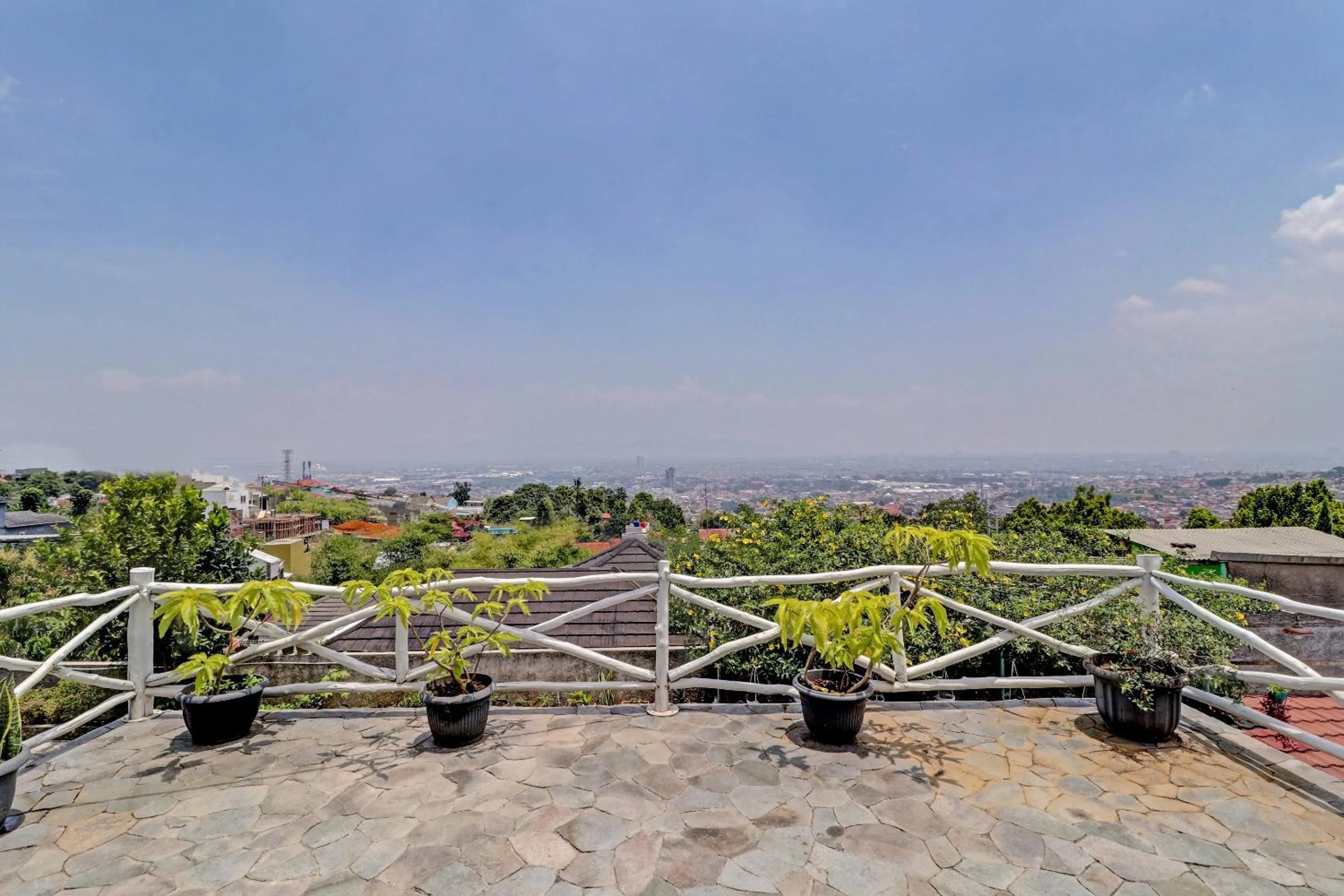 Balcony/Terrace in Collection O 90617 Rumah Oma Opa Syariah