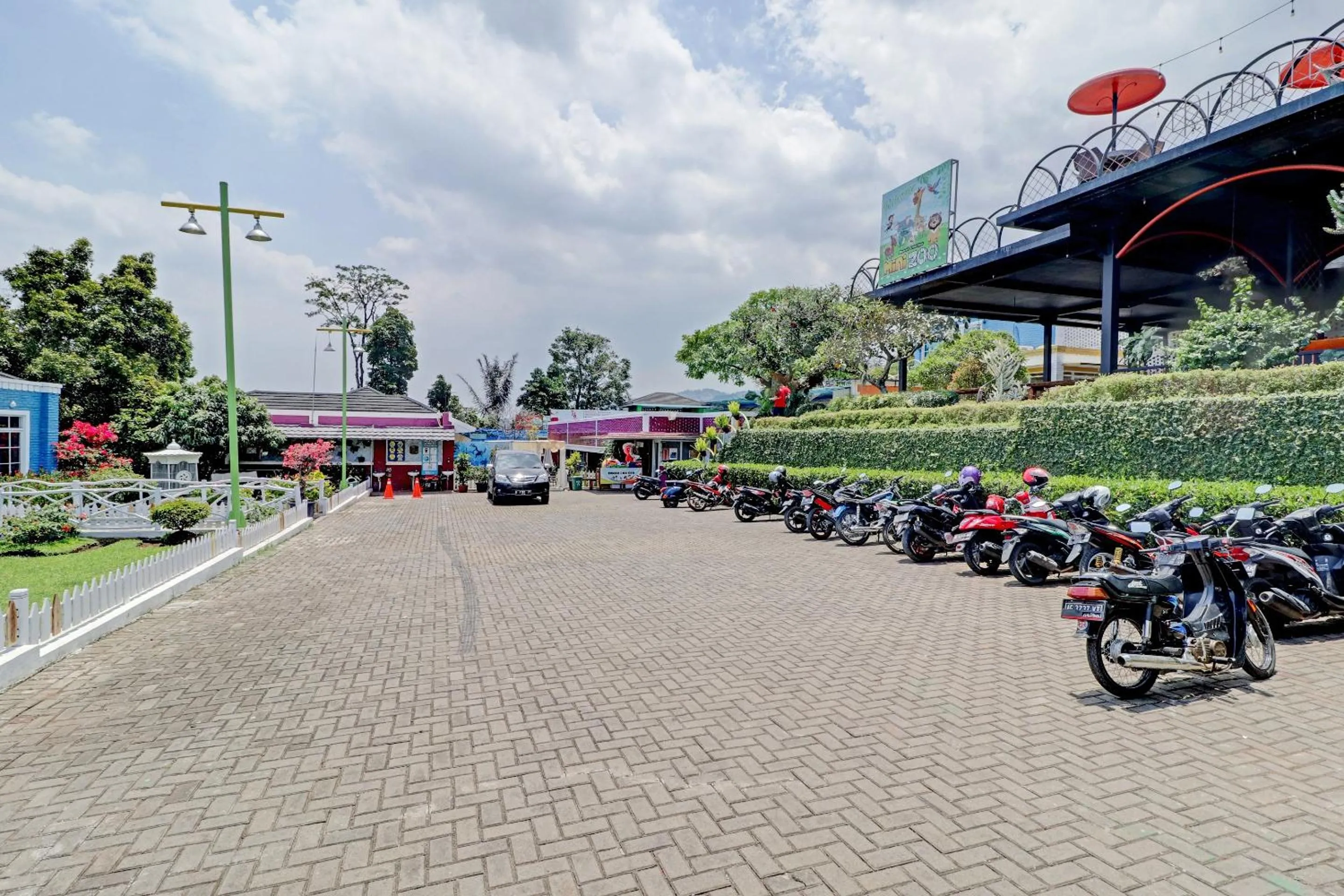 Parking in Collection O 90617 Rumah Oma Opa Syariah