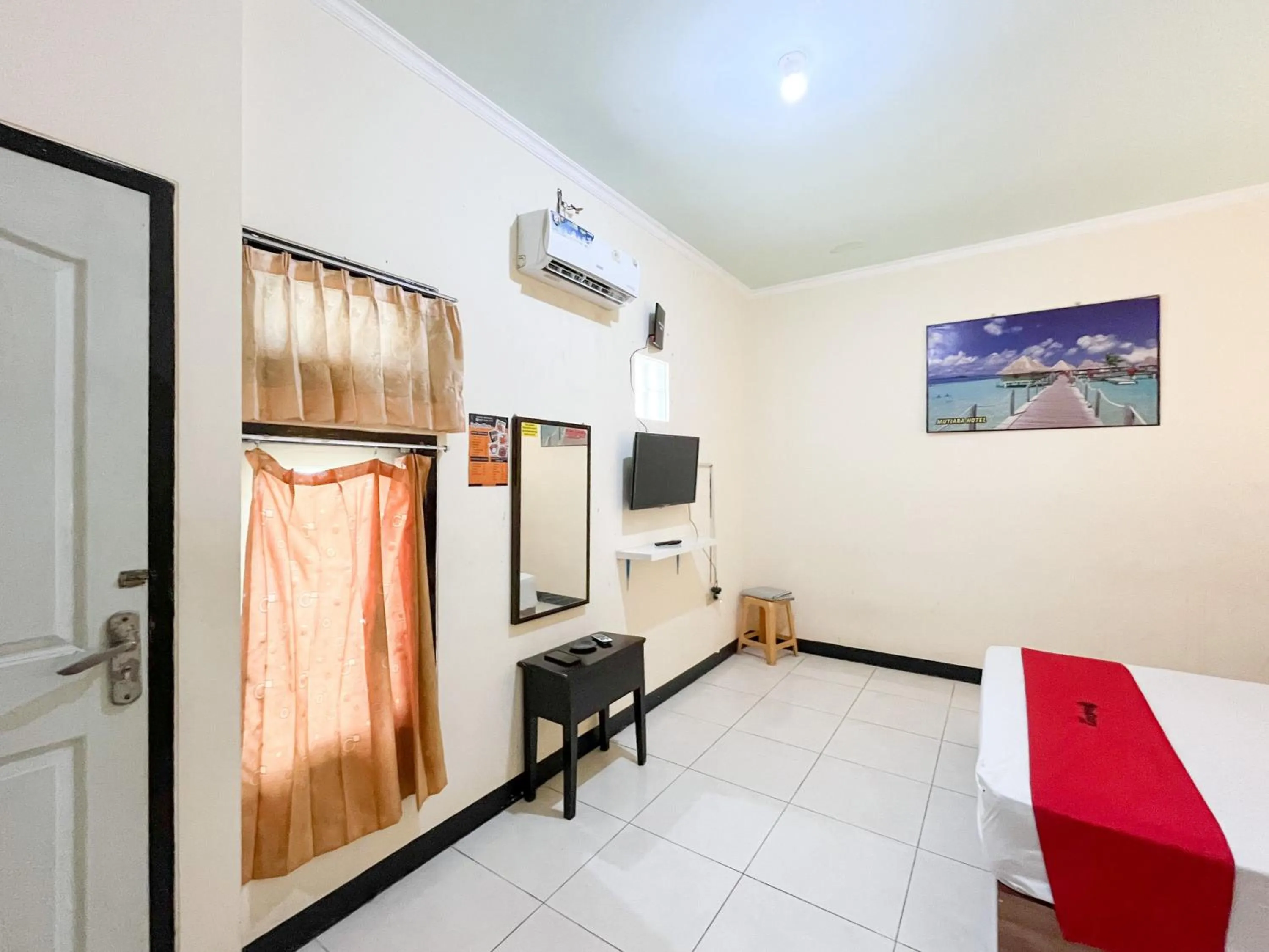 Bedroom in RedDoorz at Hotel Mutiara Ponorogo