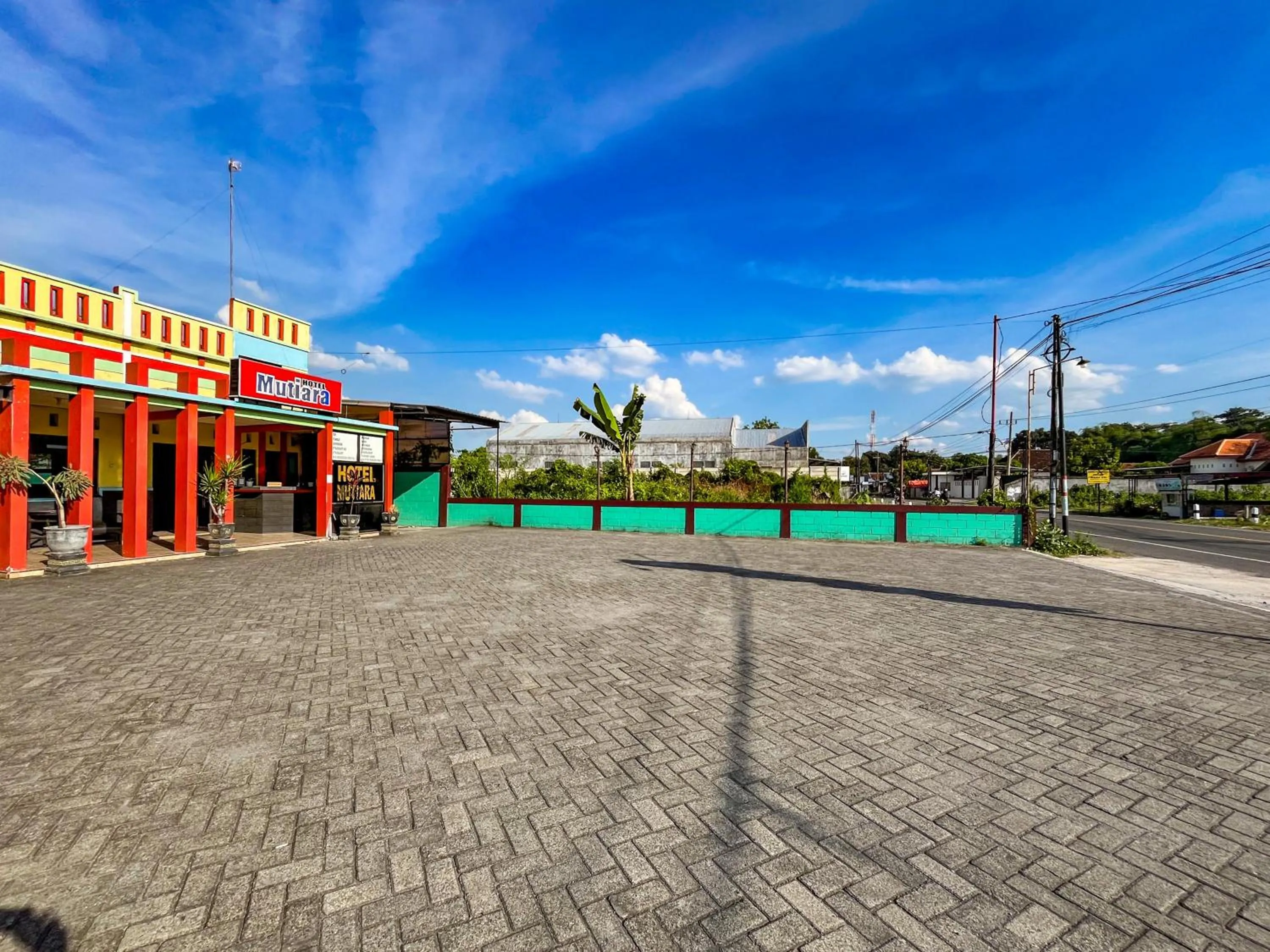 Parking in RedDoorz at Hotel Mutiara Ponorogo