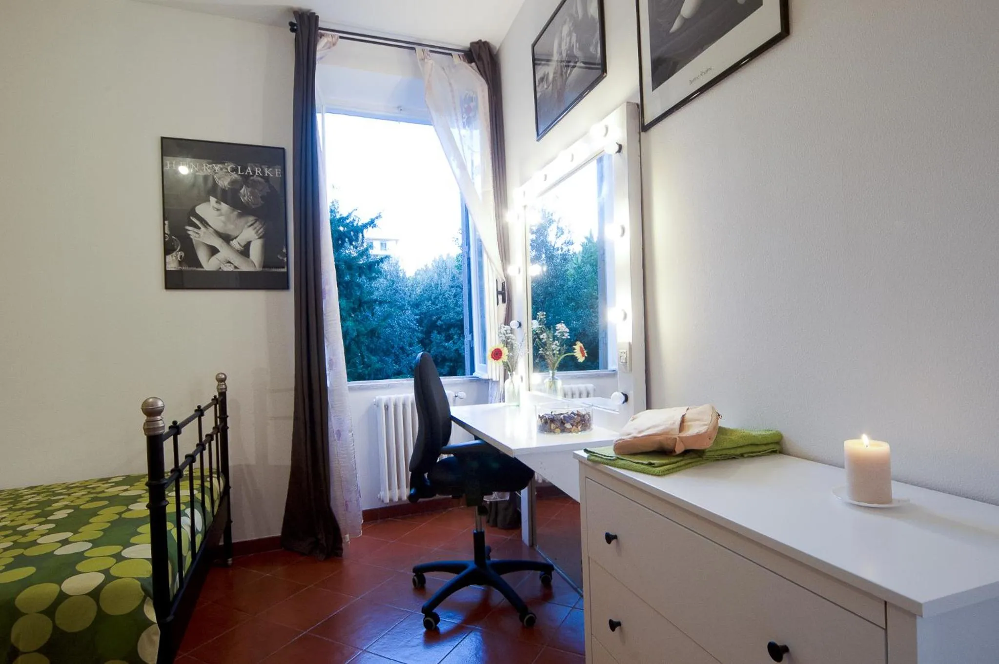 View (from property/room), Bed in Light of Rome