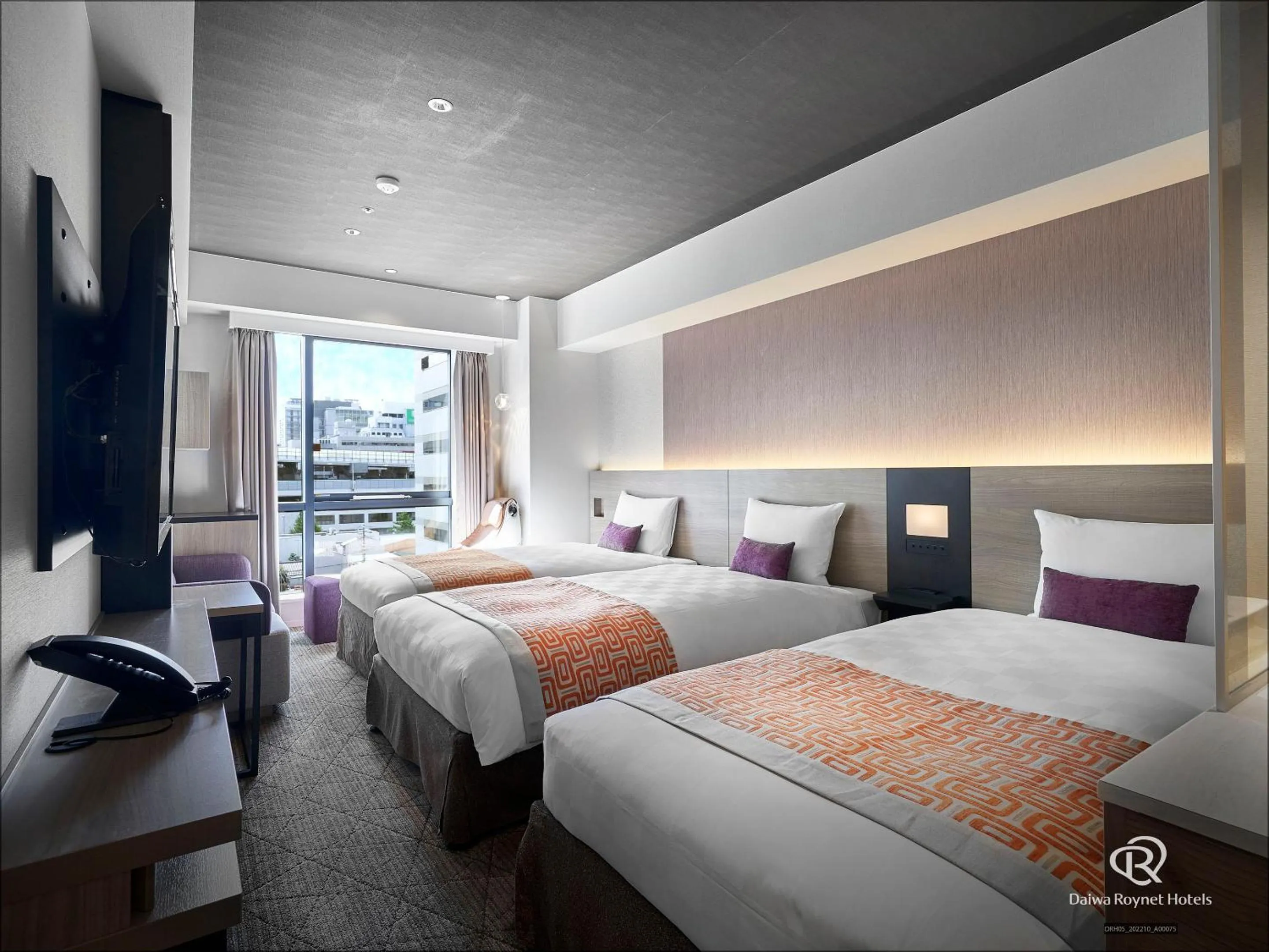 Photo of the whole room, Bed in Daiwa Roynet Hotel Osaka Sakaisuji Honmachi PREMIER