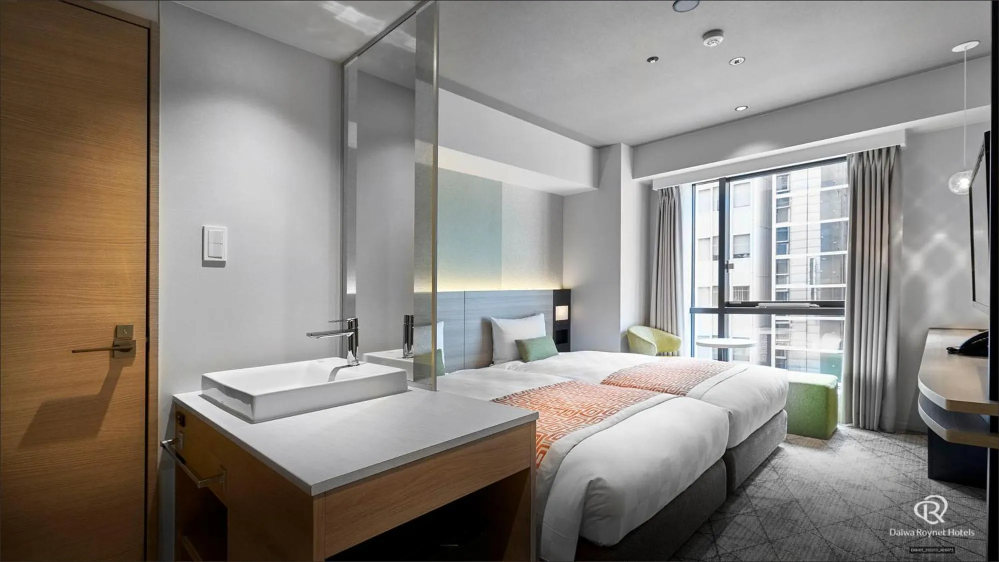 Photo of the whole room, Bed in Daiwa Roynet Hotel Osaka Sakaisuji Honmachi PREMIER