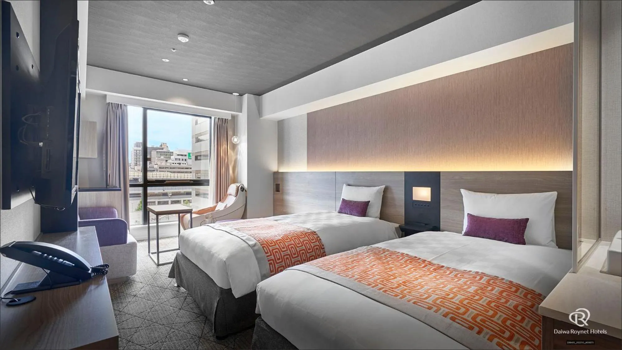 Photo of the whole room, Bed in Daiwa Roynet Hotel Osaka Sakaisuji Honmachi PREMIER