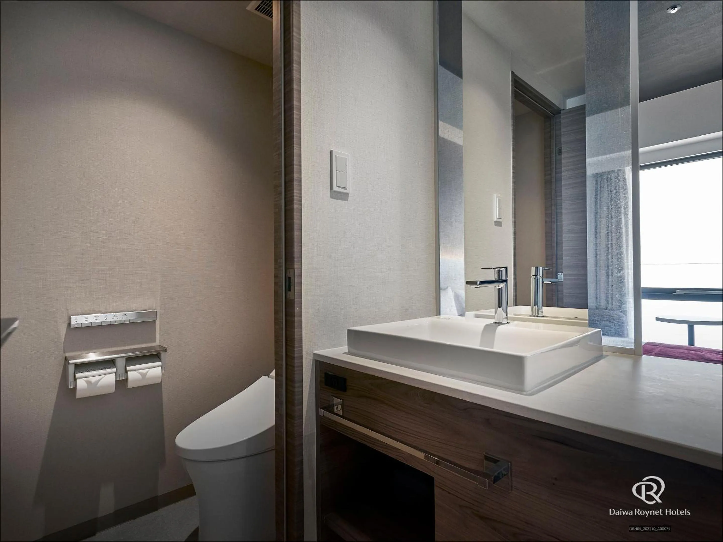 Toilet in Daiwa Roynet Hotel Osaka Sakaisuji Honmachi PREMIER