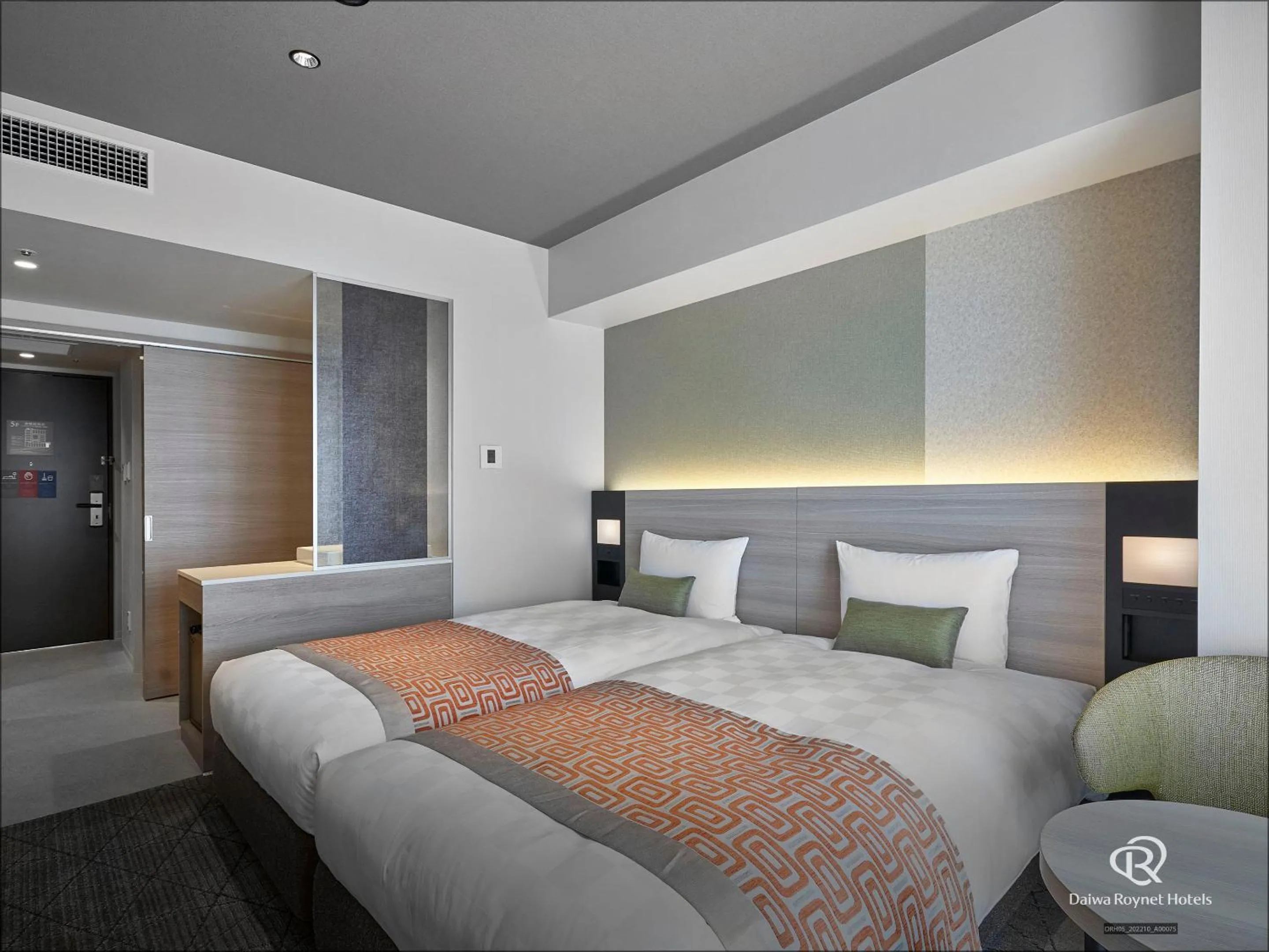 Photo of the whole room, Bed in Daiwa Roynet Hotel Osaka Sakaisuji Honmachi PREMIER