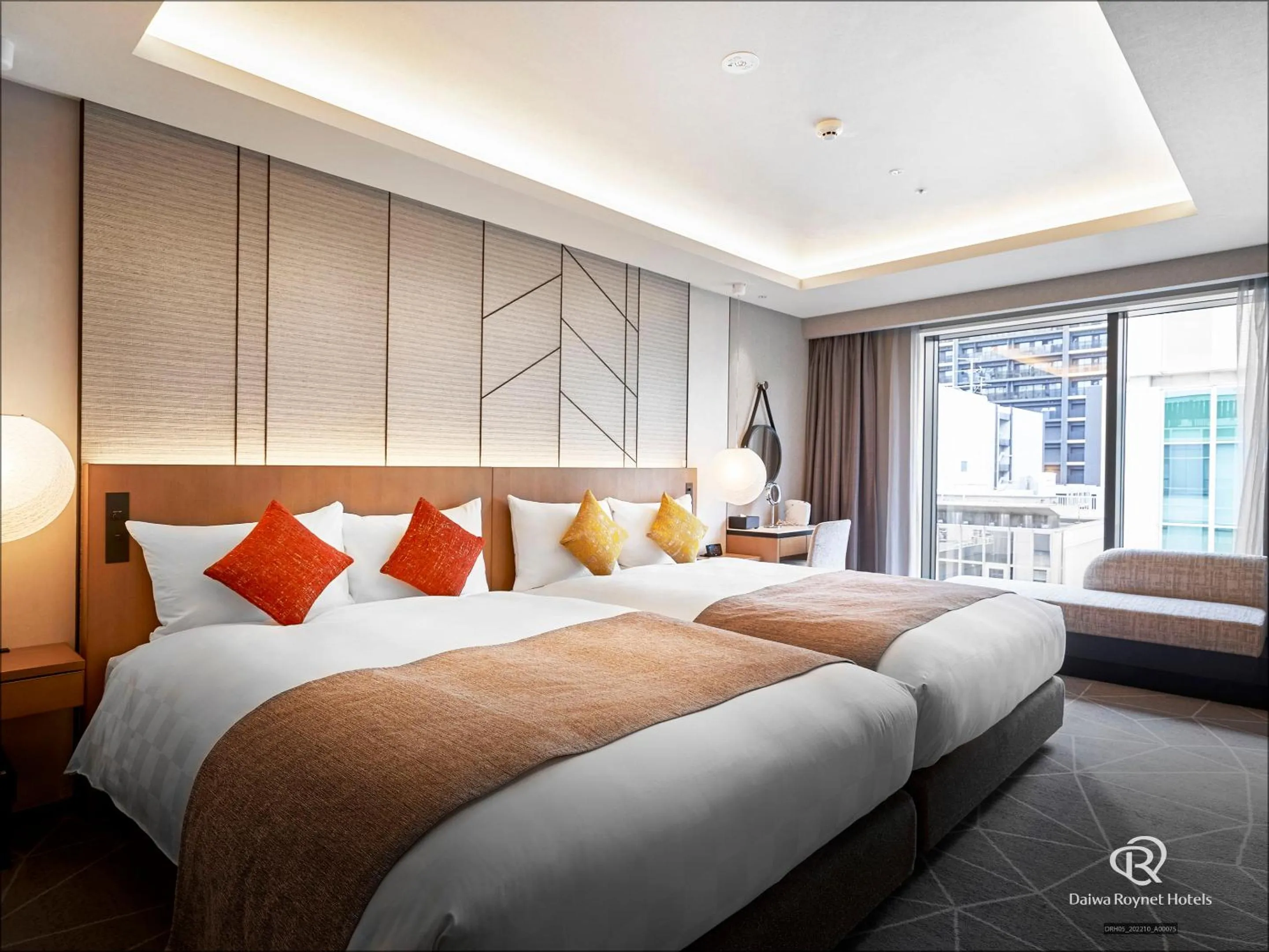 Bed in Daiwa Roynet Hotel Osaka Sakaisuji Honmachi PREMIER