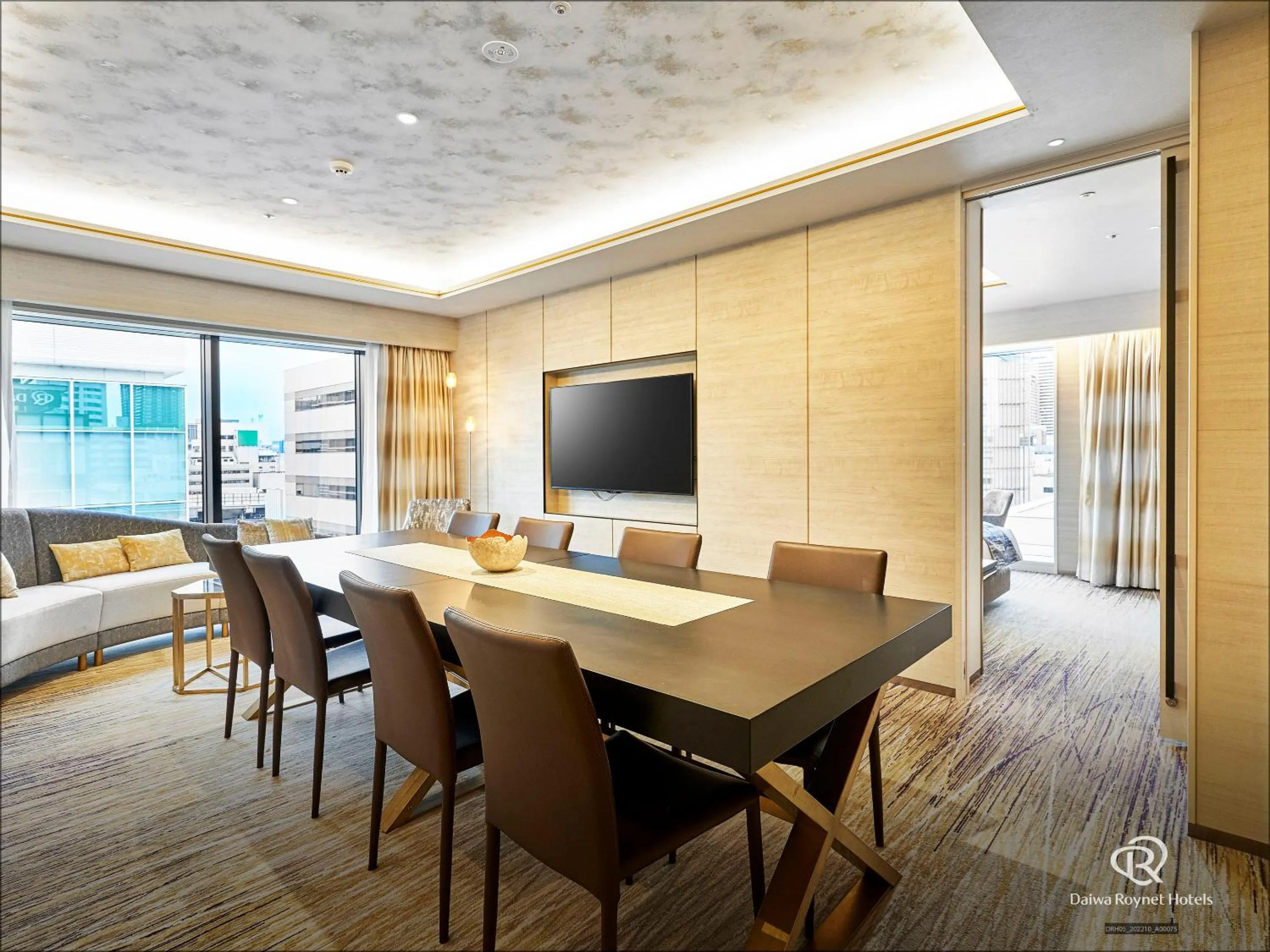 Dining area in Daiwa Roynet Hotel Osaka Sakaisuji Honmachi PREMIER