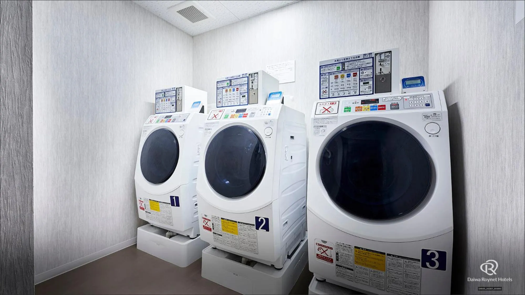 washing machine in Daiwa Roynet Hotel Osaka Sakaisuji Honmachi PREMIER