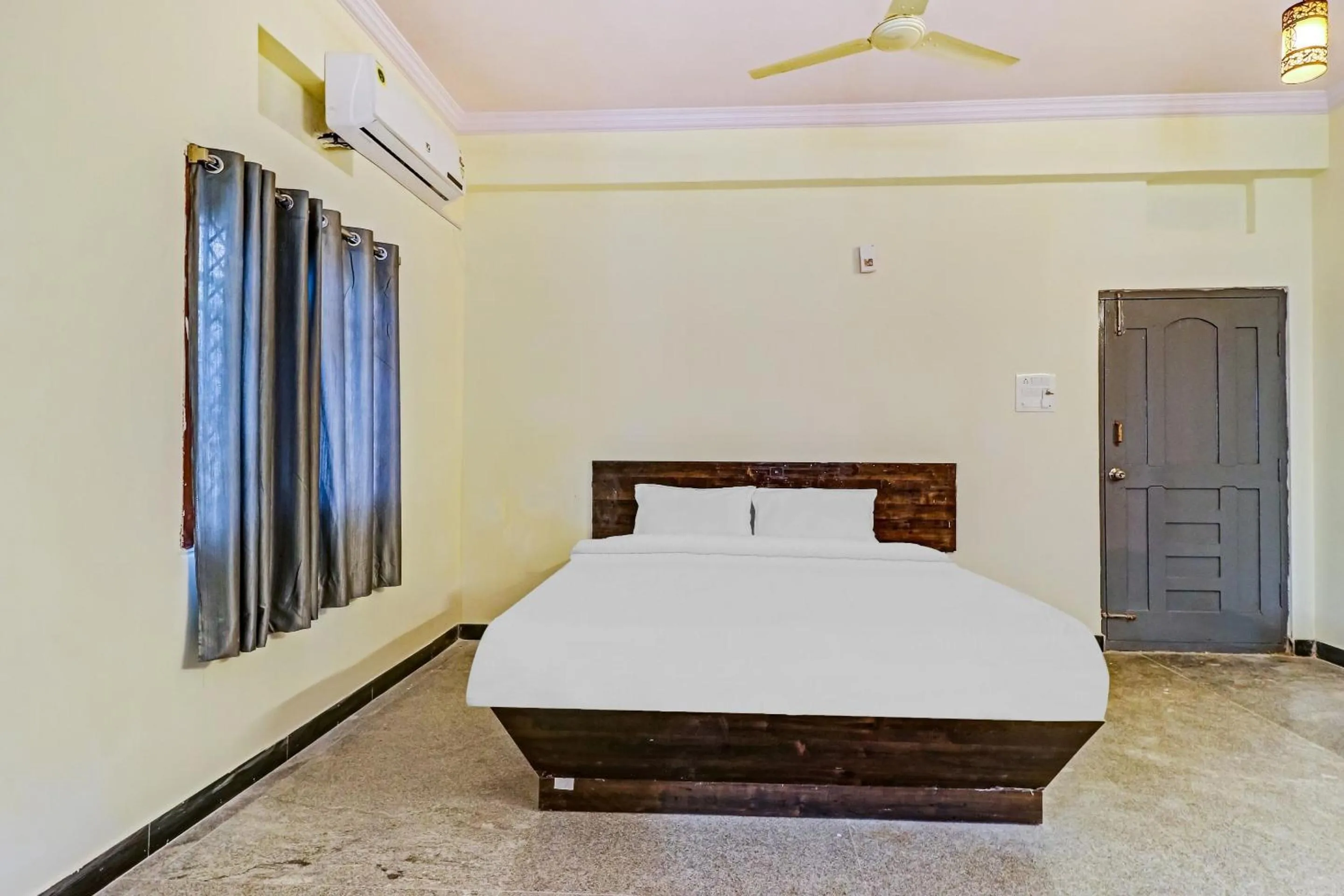 Bedroom, Bed in Hotel O by OYO Abhi's R Square