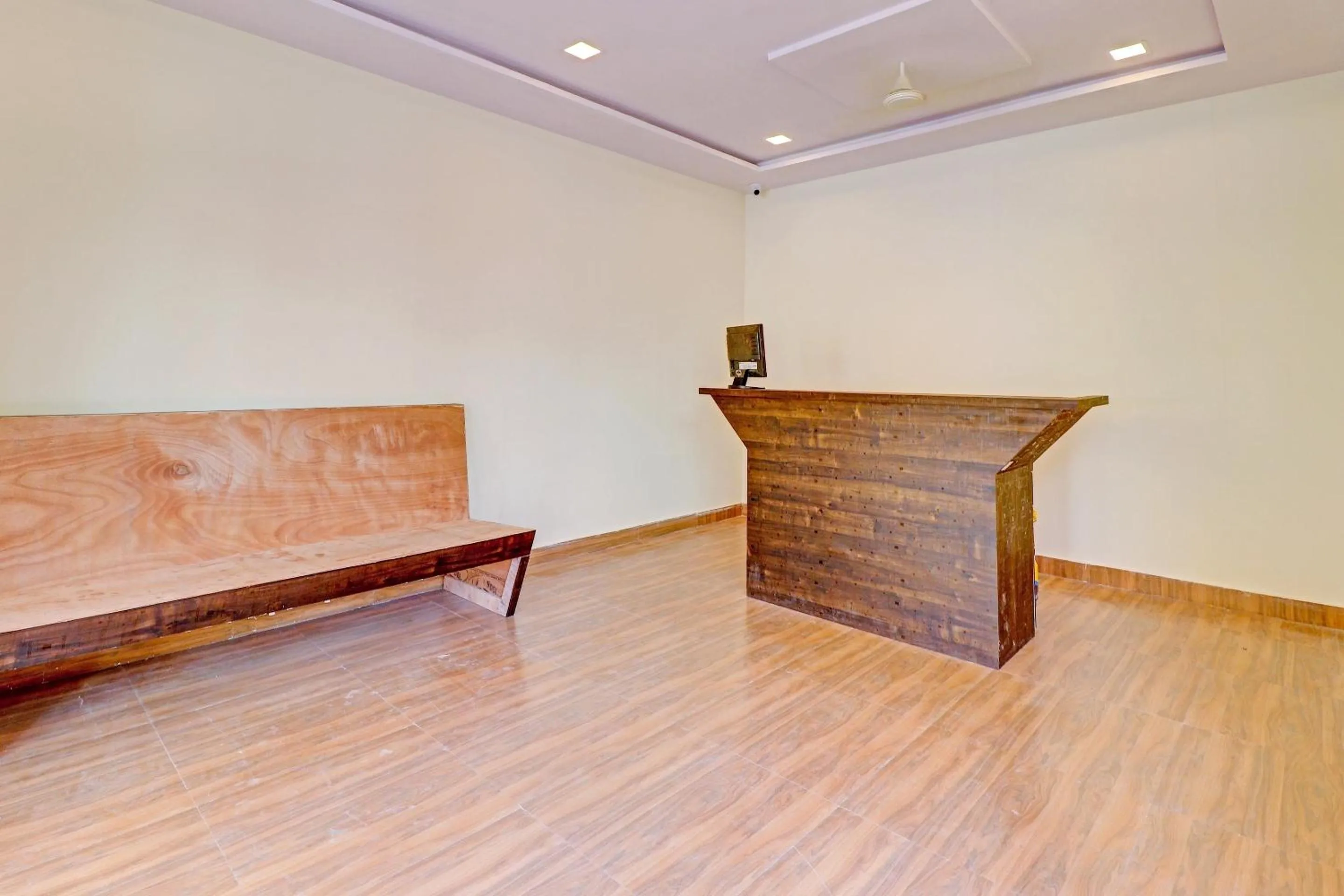 Lobby or reception in Hotel O by OYO Abhi's R Square