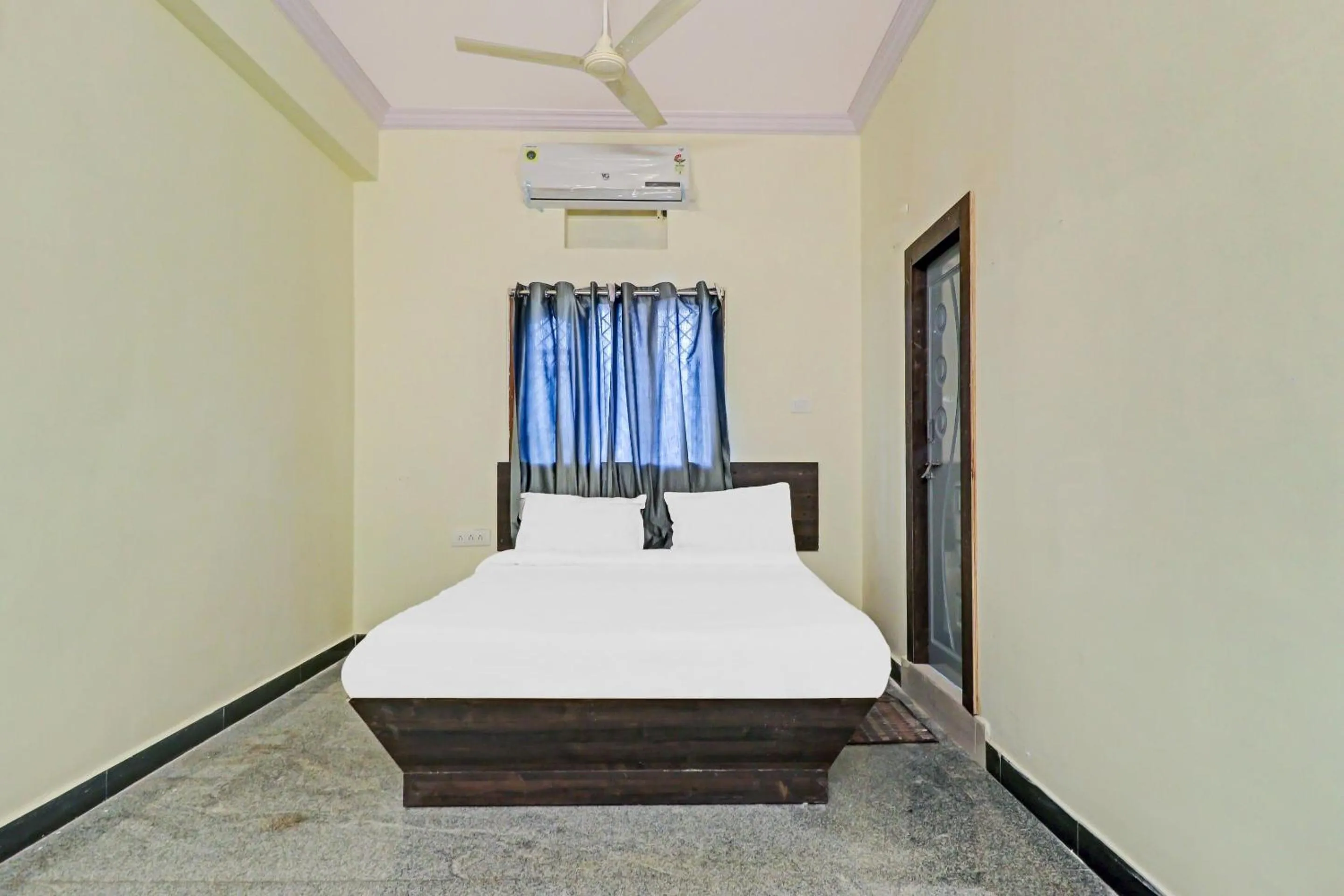 Bedroom, Bed in Hotel O by OYO Abhi's R Square