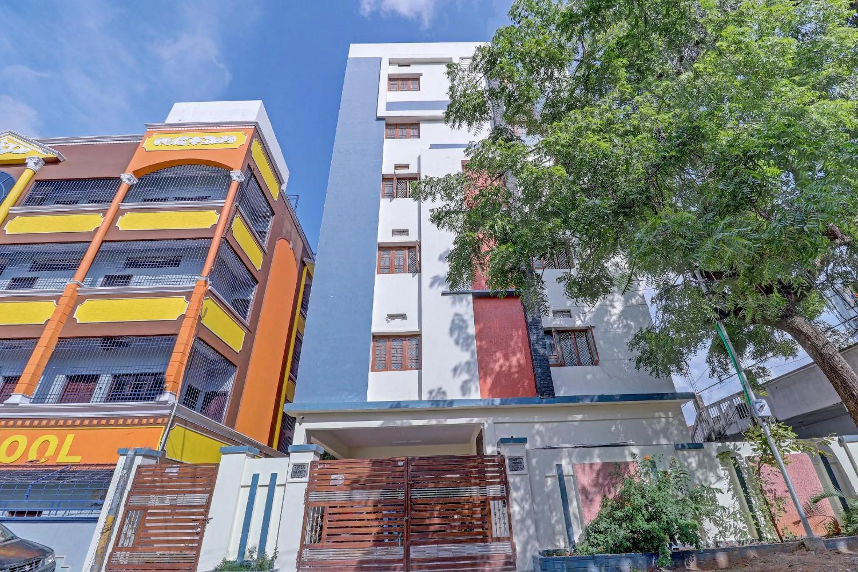 Facade/entrance in Hotel O by OYO Abhi's R Square