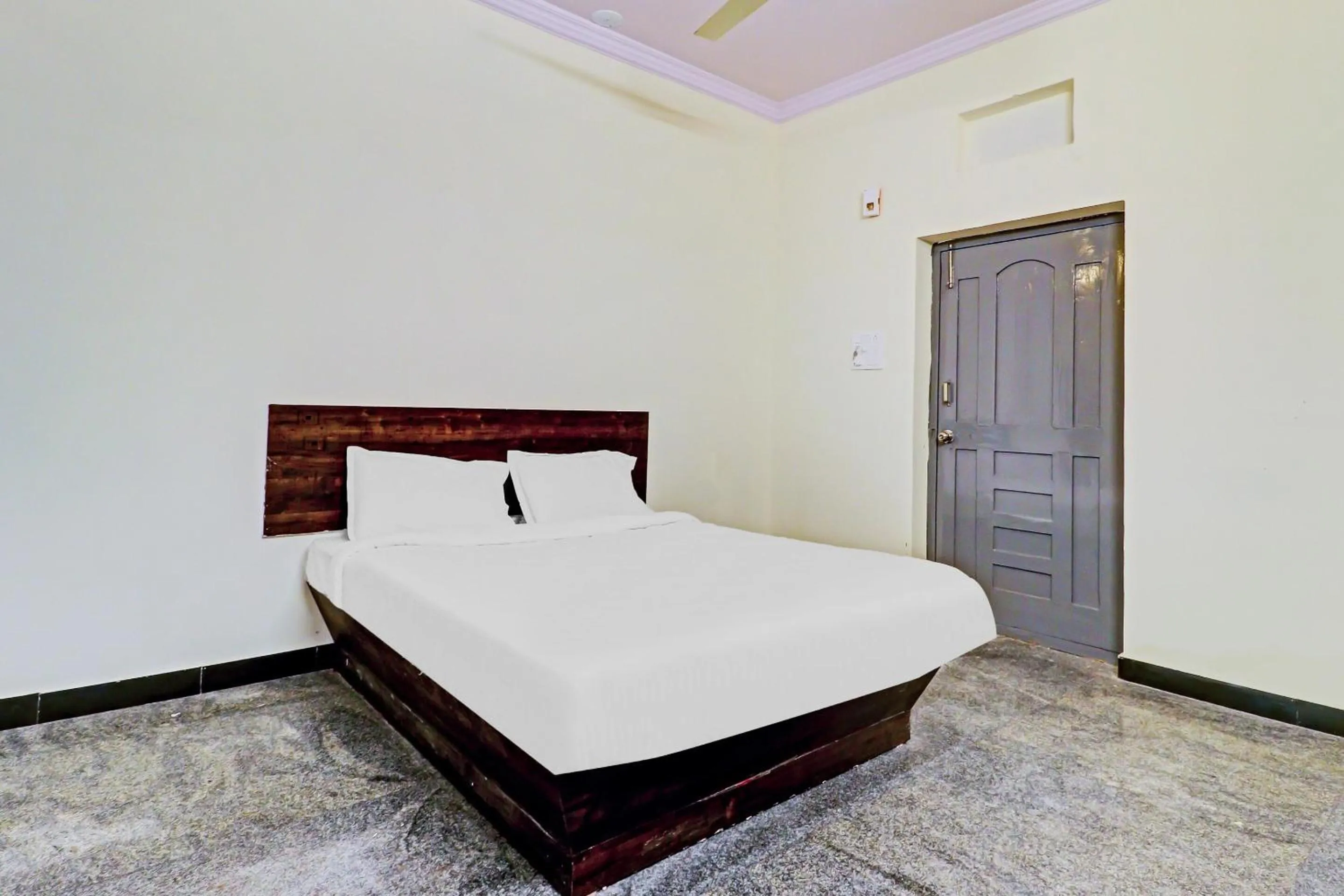 Bedroom, Bed in Hotel O by OYO Abhi's R Square