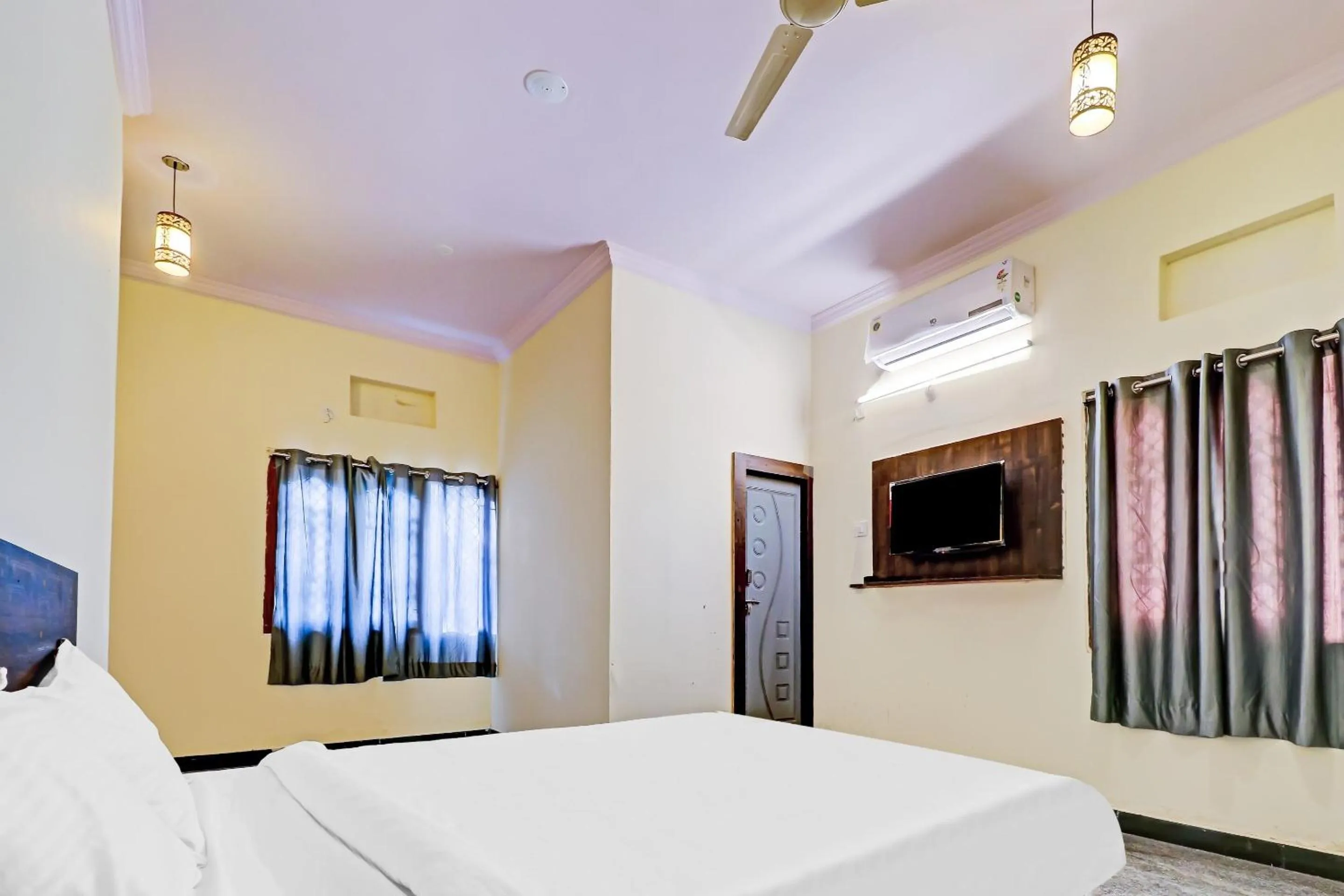 Bedroom, Bed in Hotel O by OYO Abhi's R Square