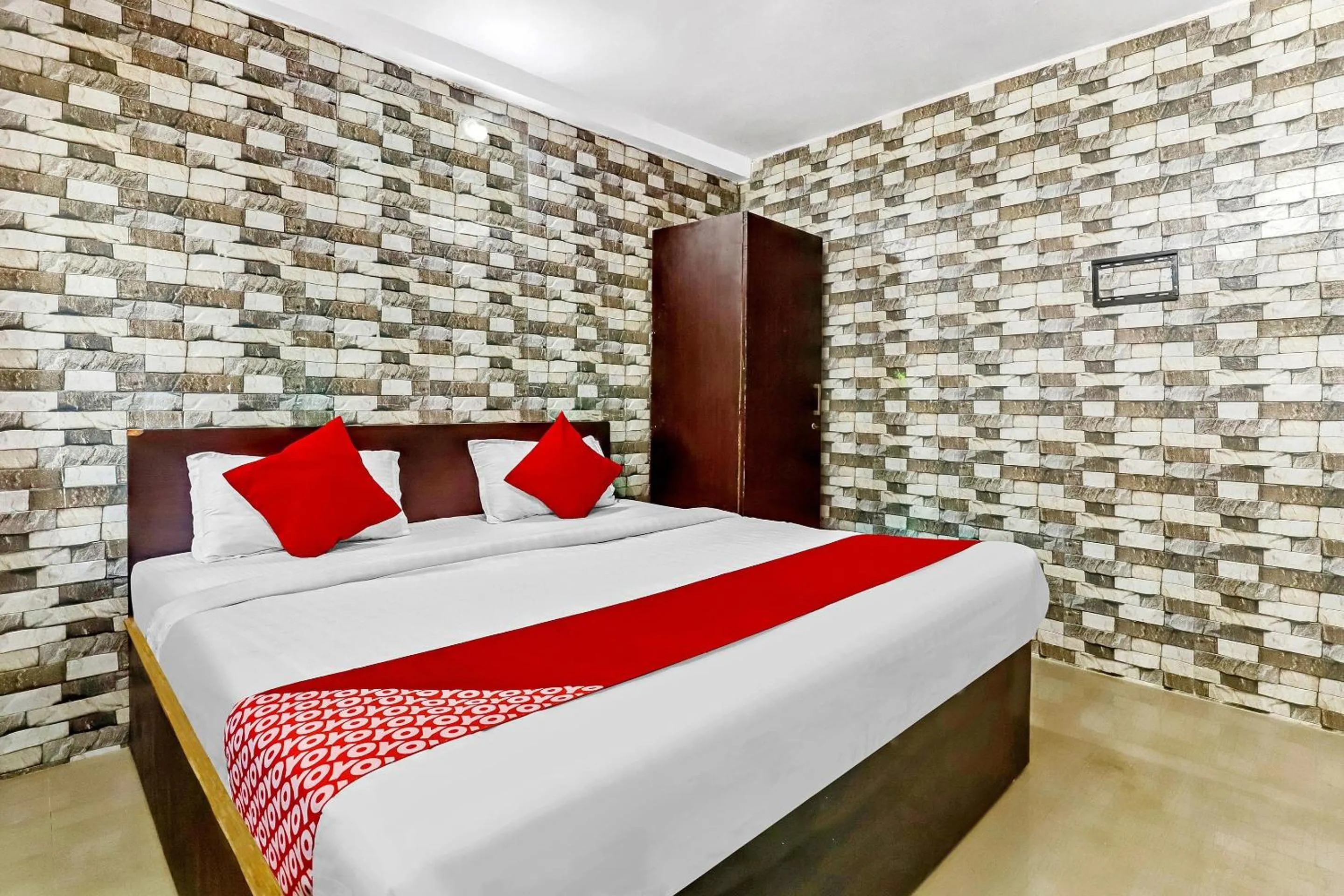 Bedroom, Bed in Hotel O Chintamani Inn Service Apartment