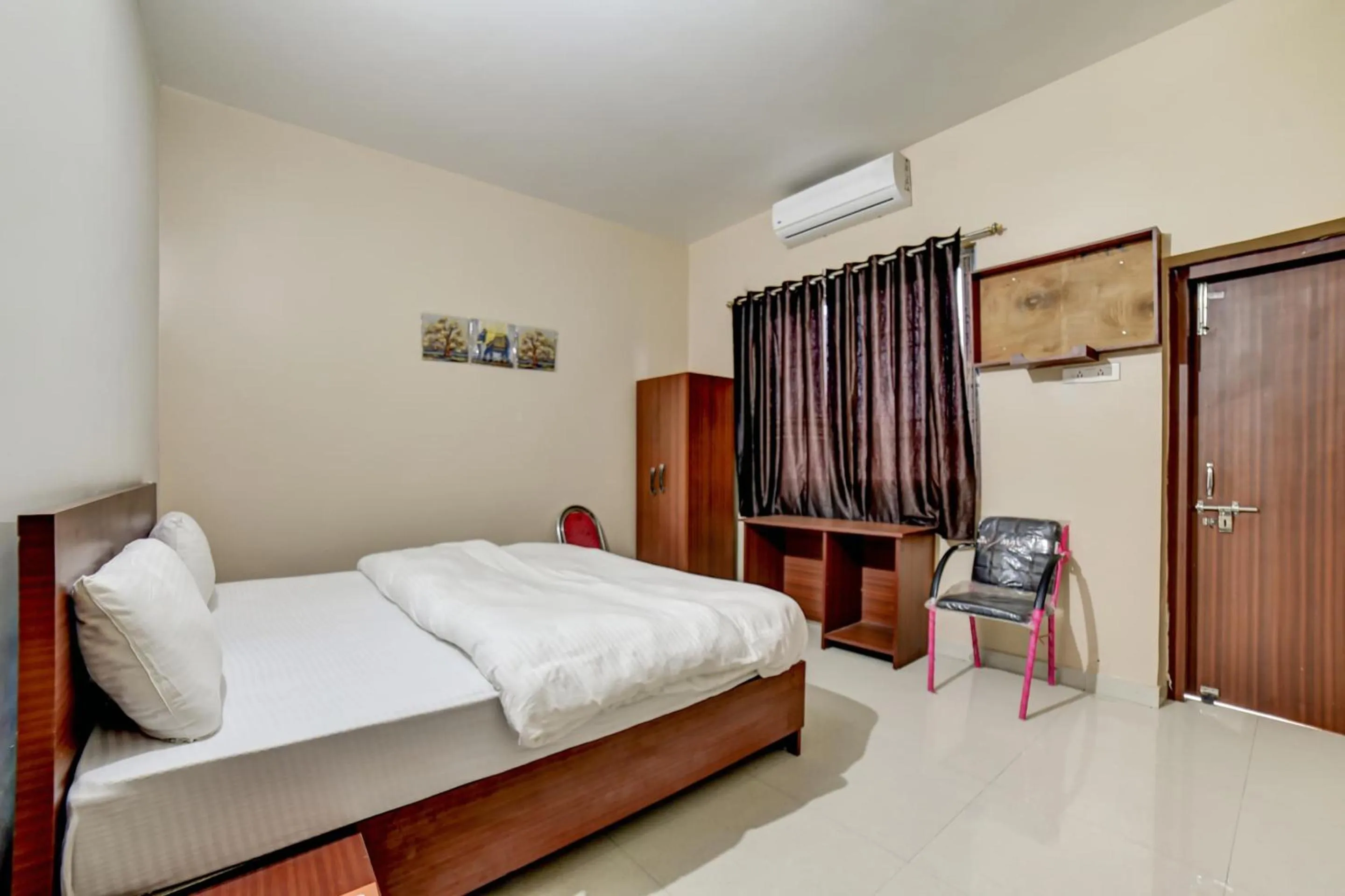 Bedroom, Bed in Hotel O The Hotel Quaint