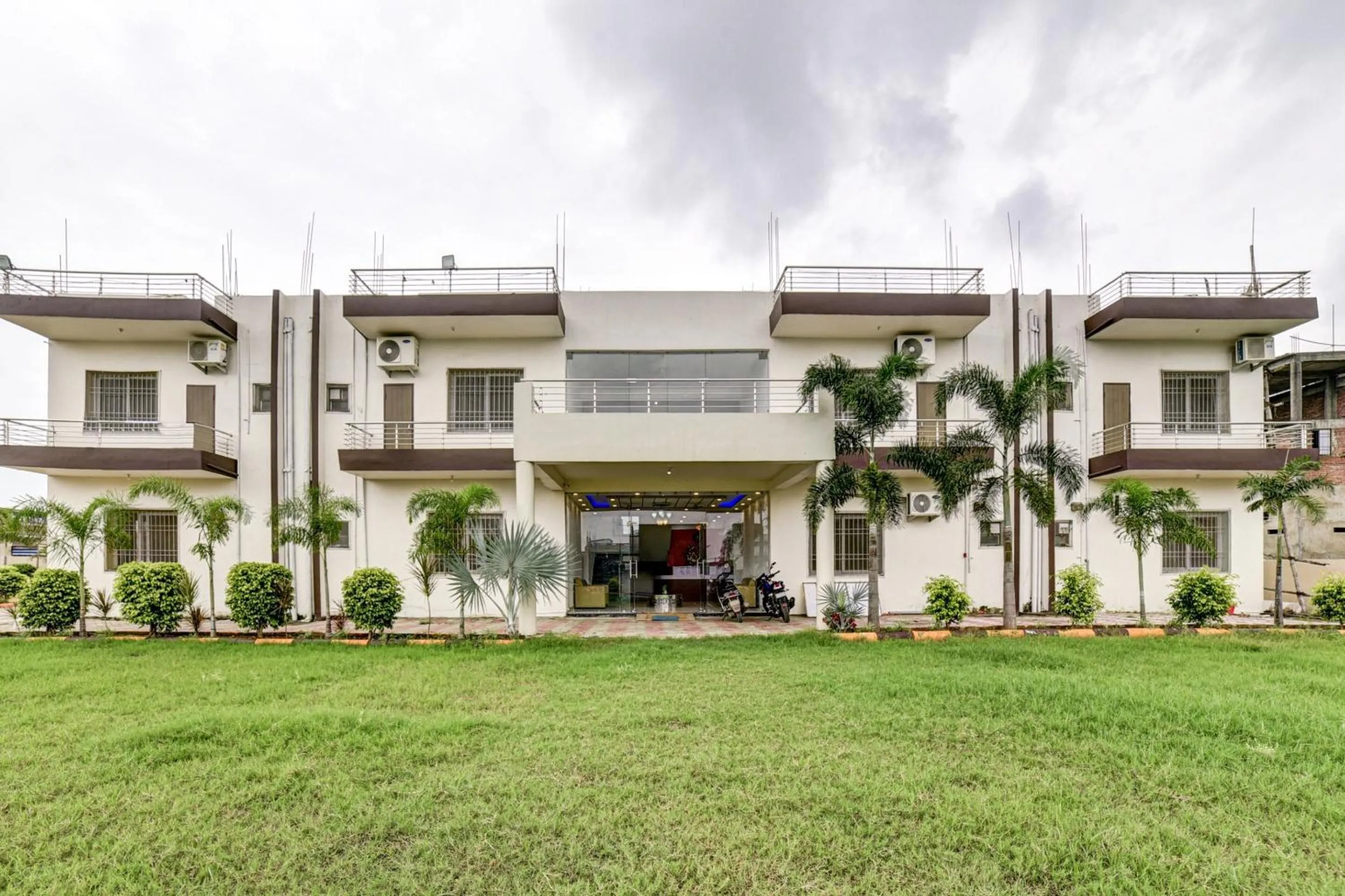 Facade/entrance in Hotel O The Hotel Quaint