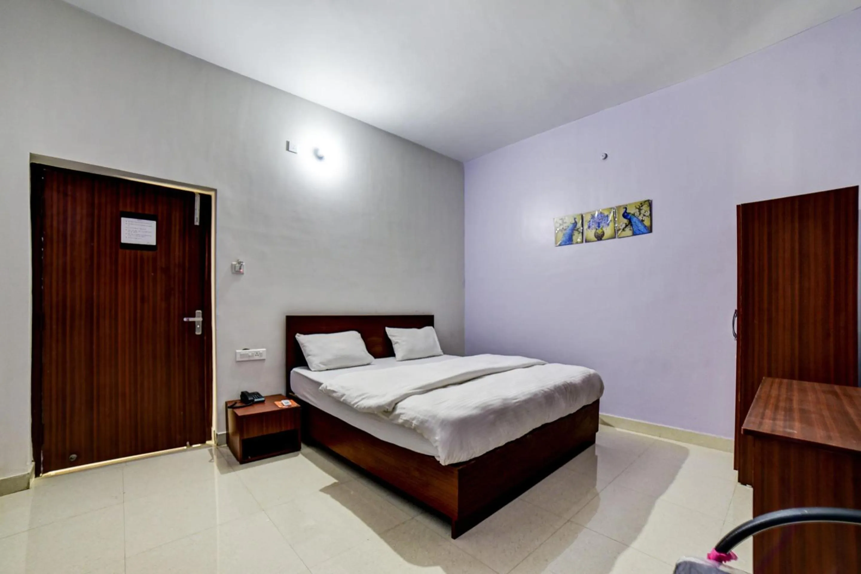 Facade/entrance, Bed in Hotel O The Hotel Quaint