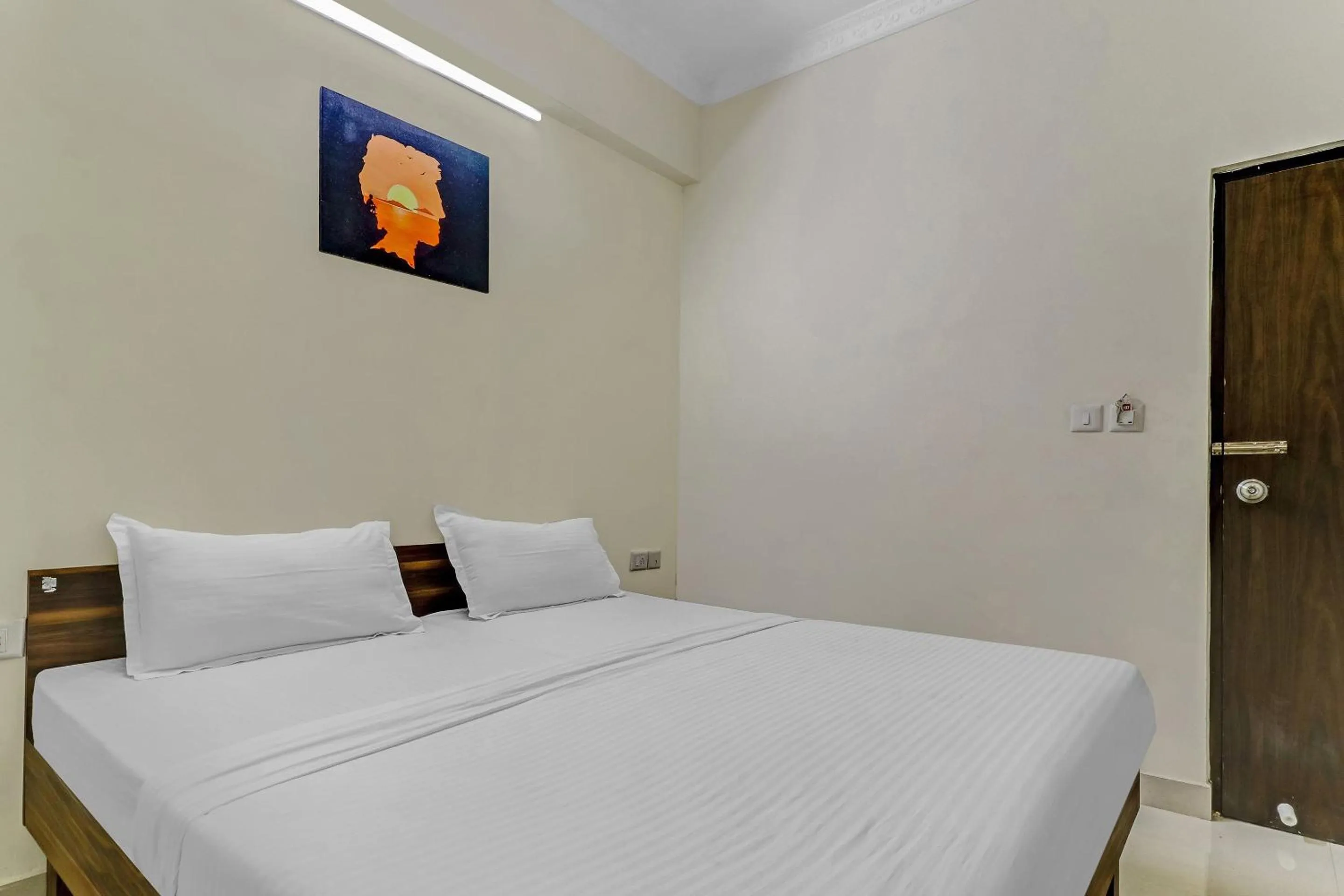 Bedroom, Bed in Capital O Safari Rooms Near Snow City