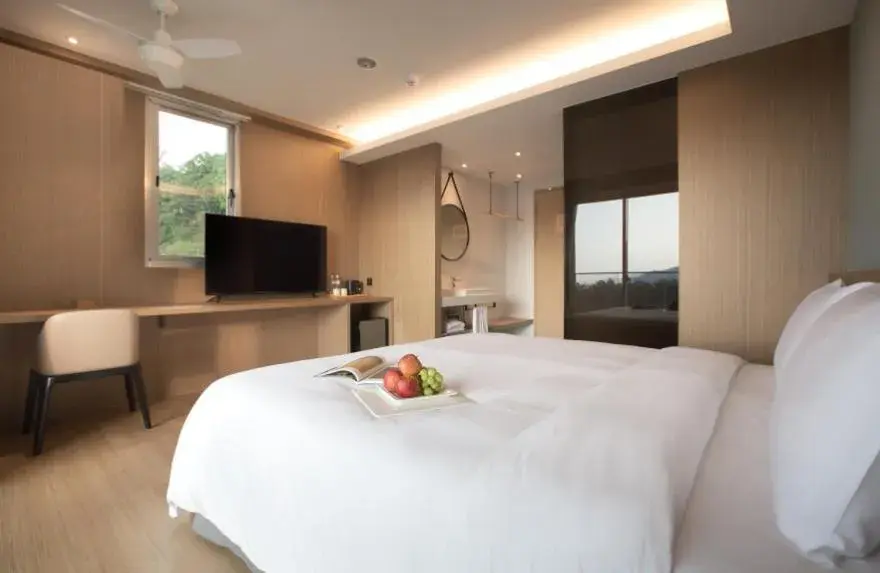 Hollywood Deluxe with Balcony in Hotelday Sun Moon Lake Hollywood Deluxe with Balcony in Hotelday Sun Moon Lake