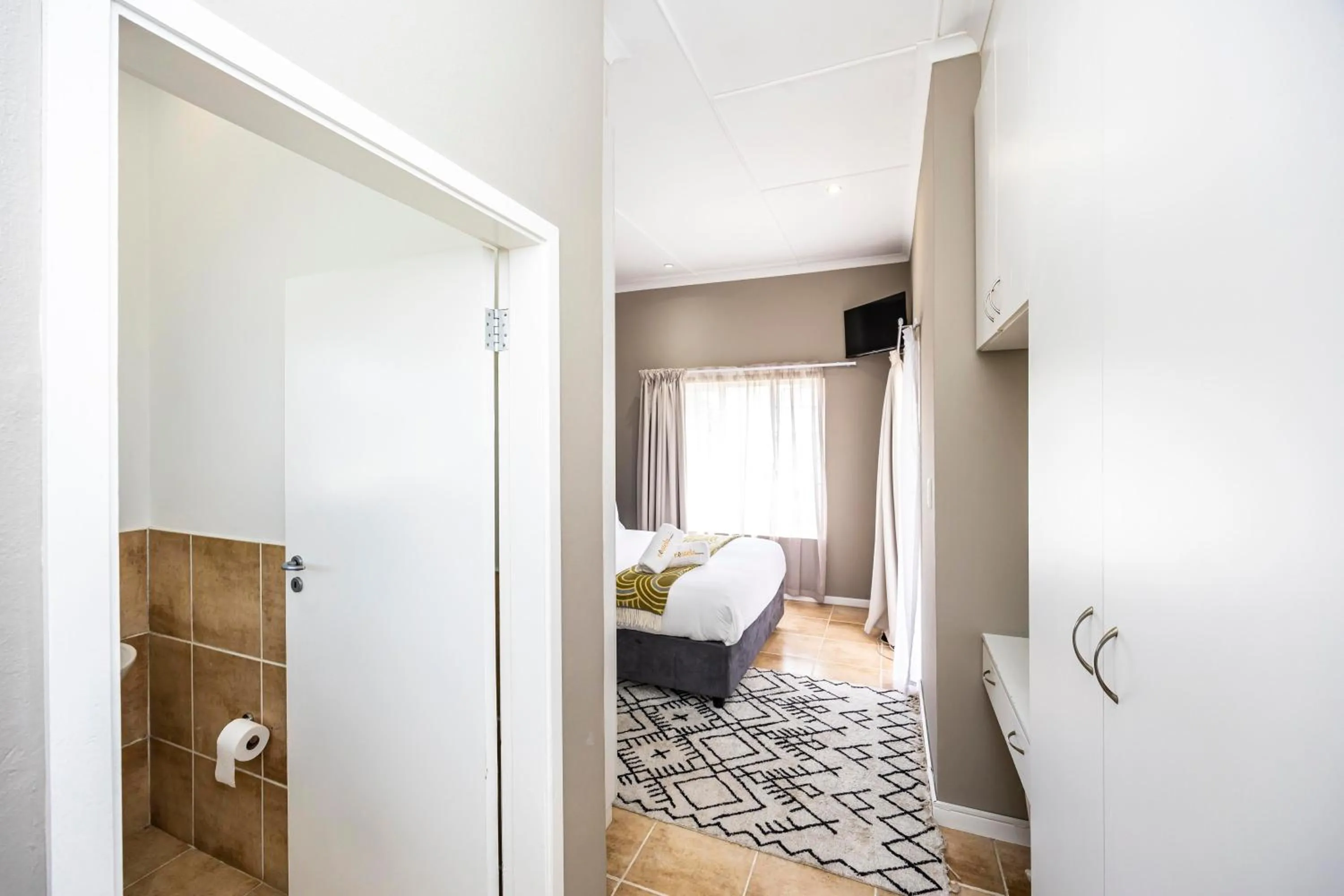 Bed in Modern Executive Unit