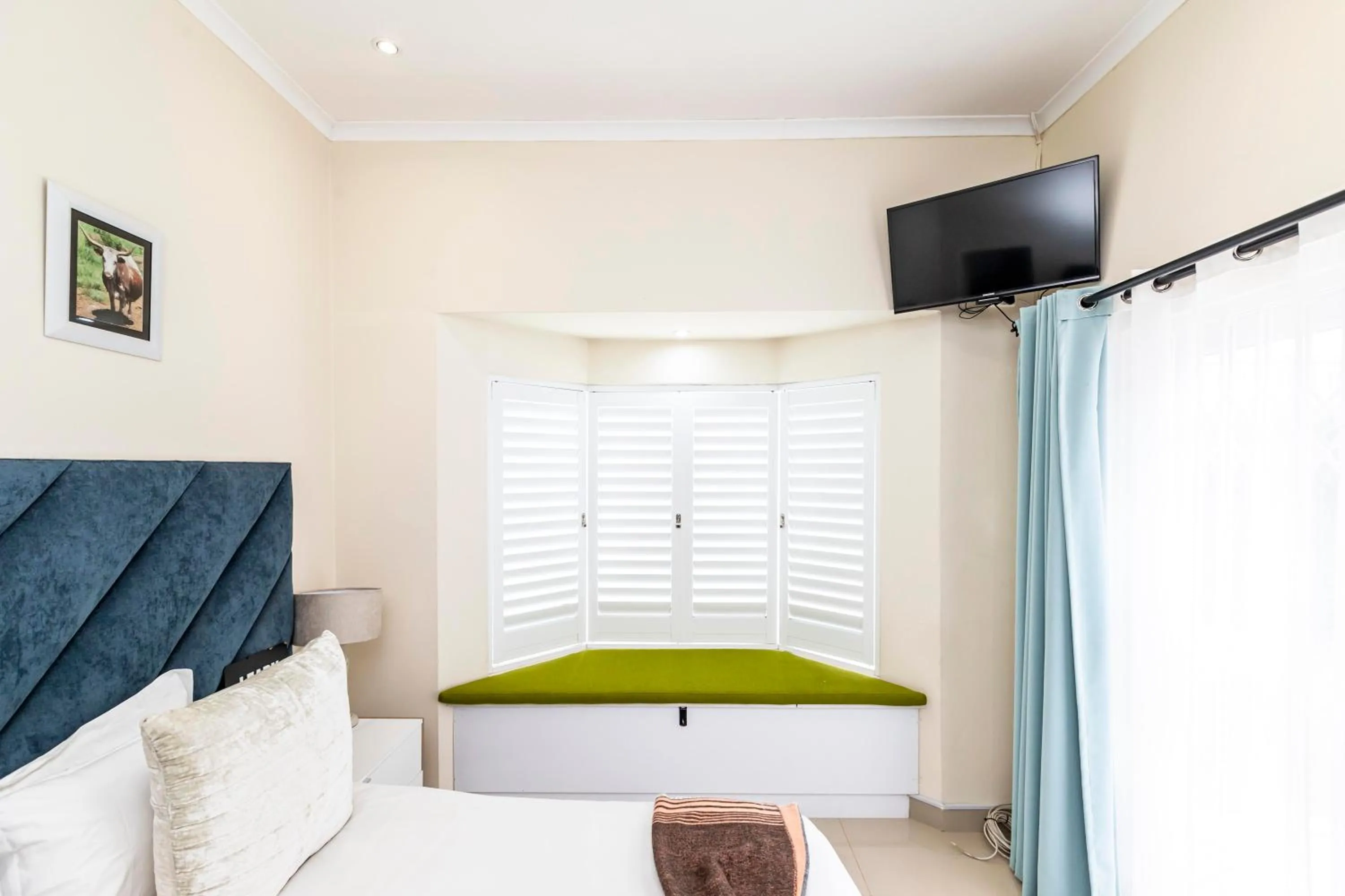 Bed in Modern Executive Unit