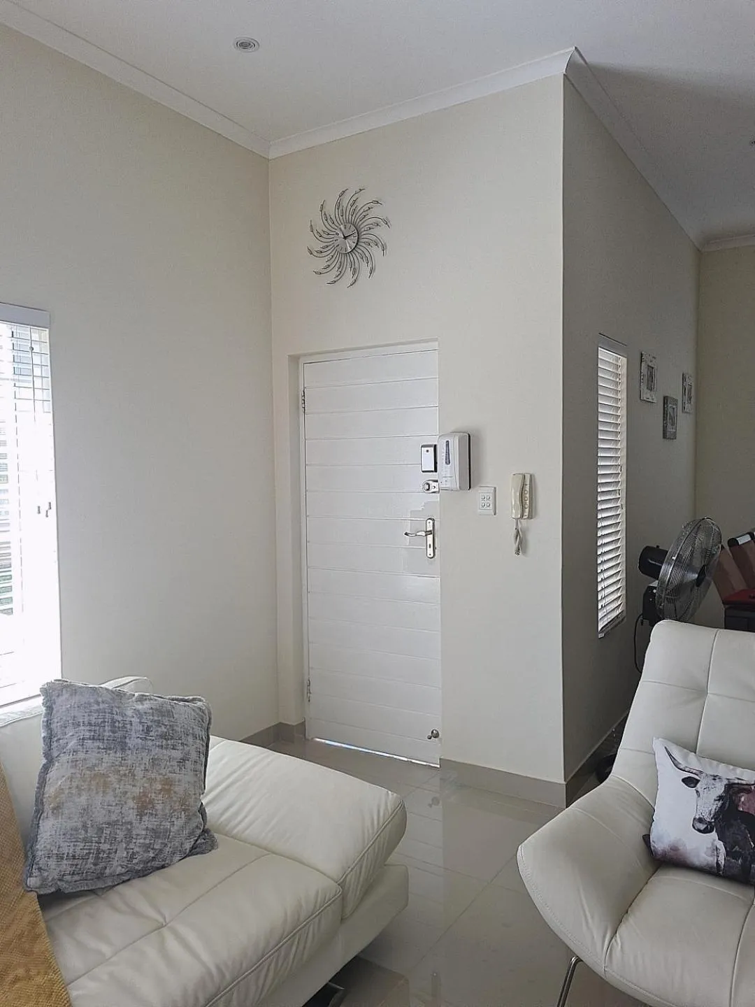 Facade/entrance in Modern Executive Unit