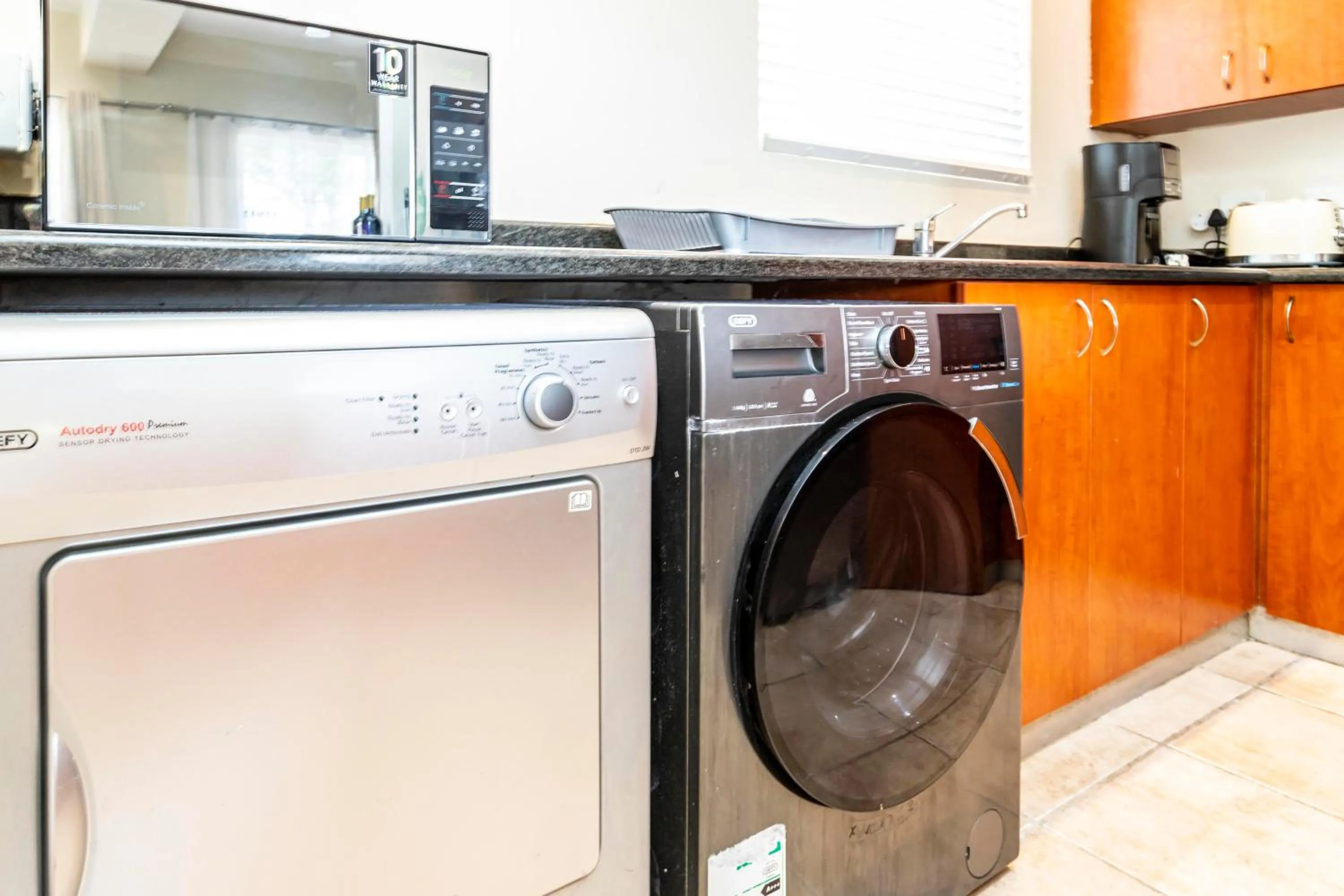 Coffee/tea facilities in Modern Executive Unit