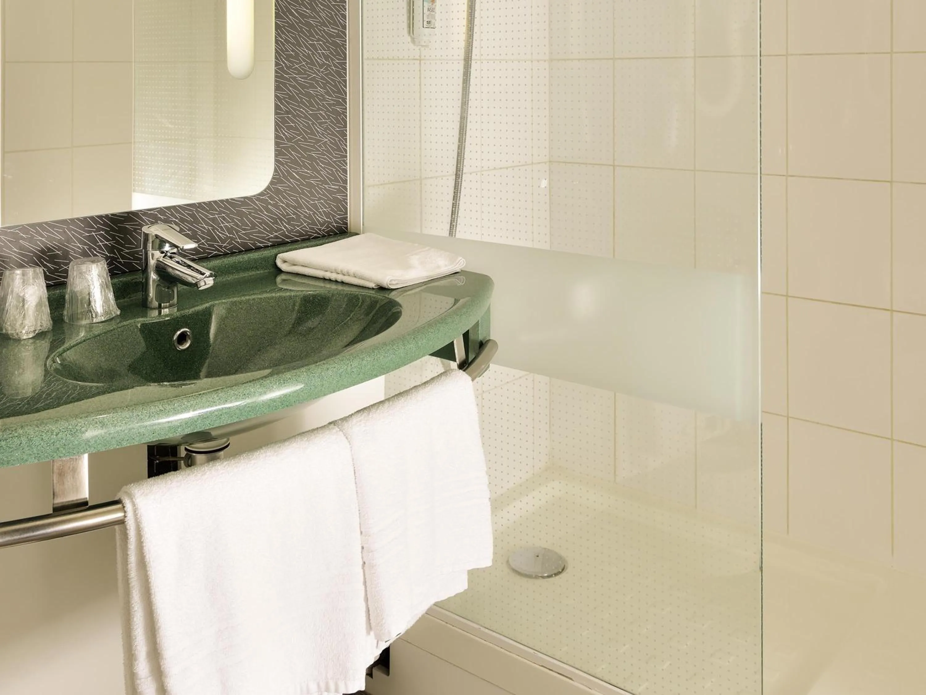 Bedroom in Ibis Angoulême Nord