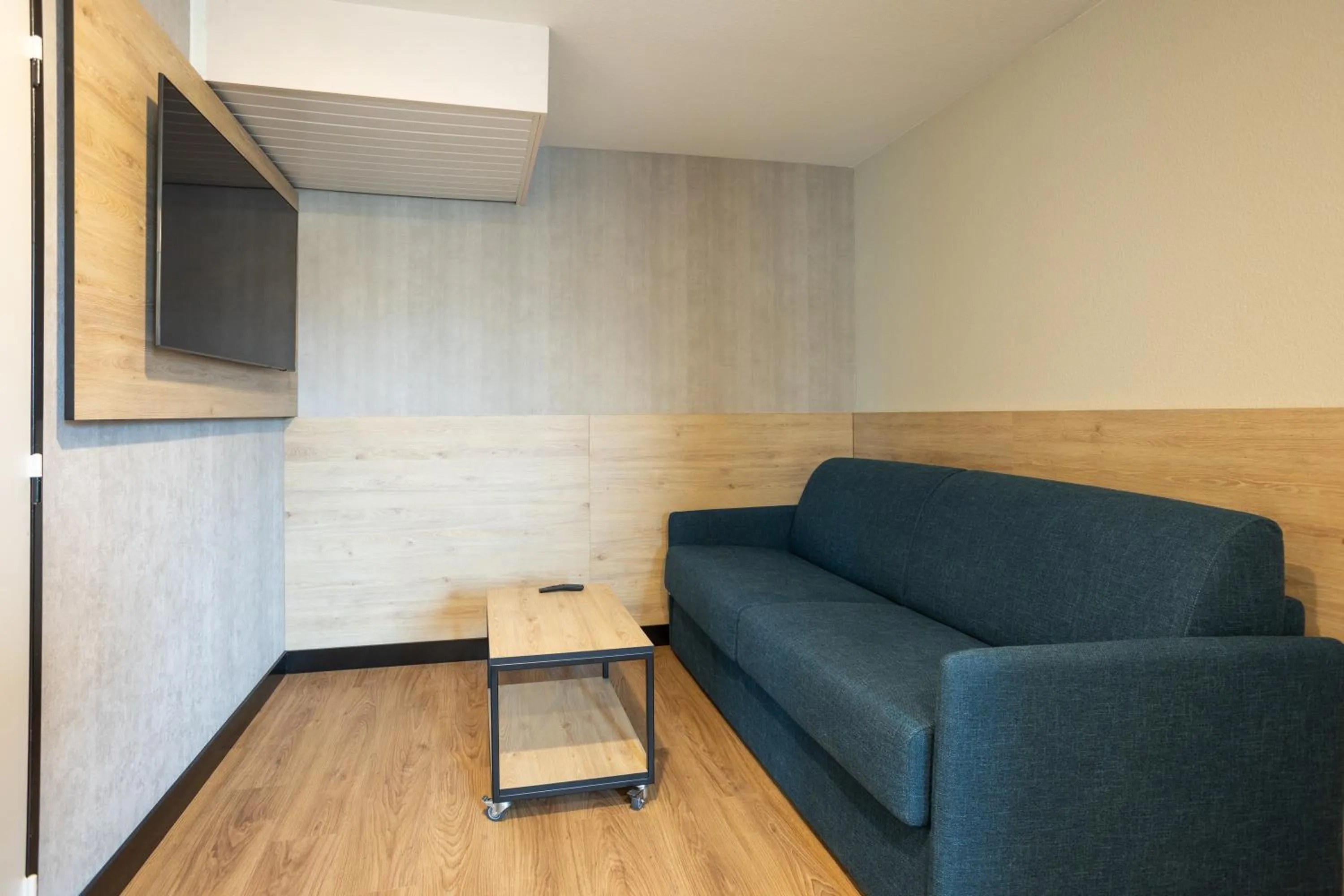 hair dresser in Ibis Angoulême Nord