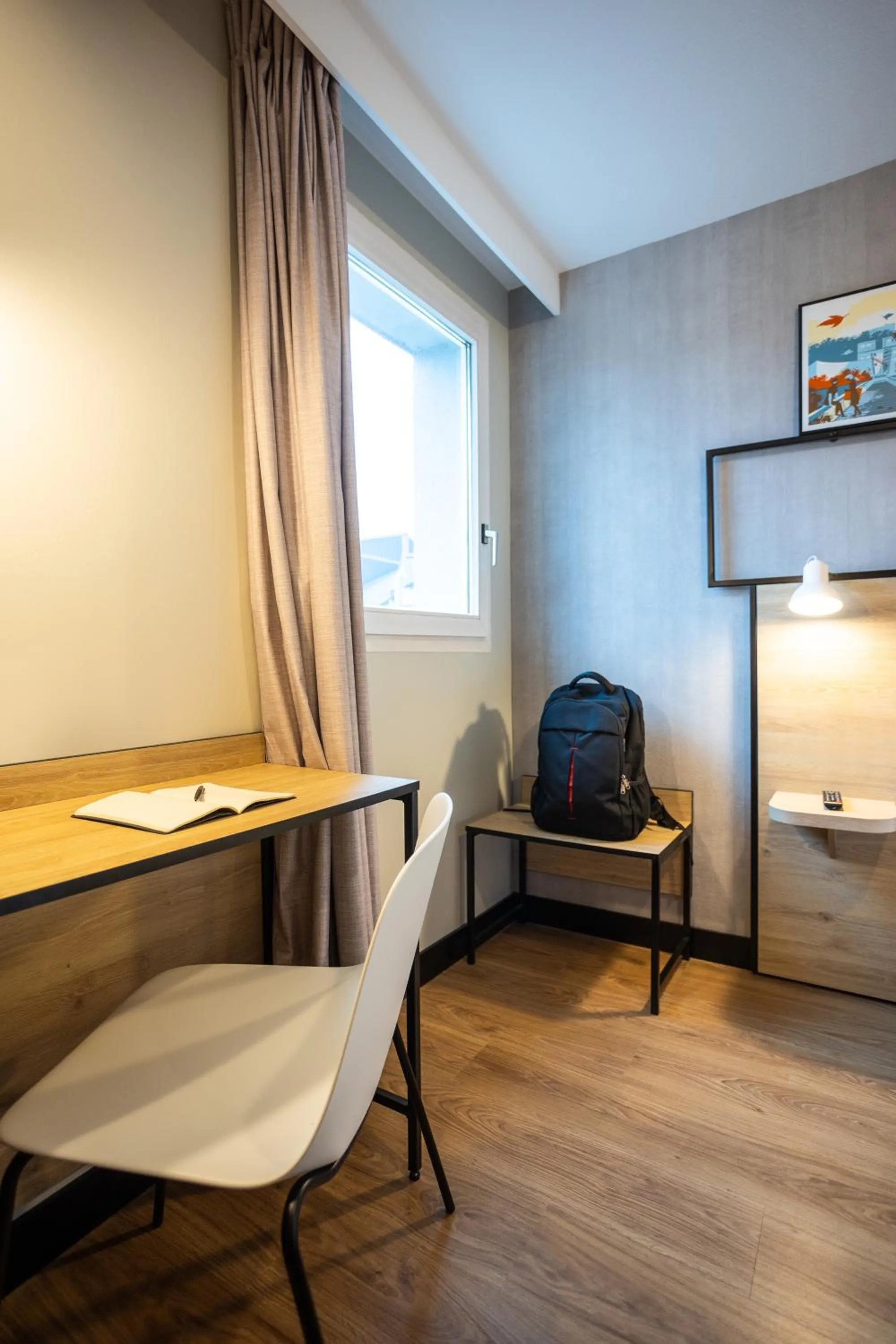 hair dresser in Ibis Angoulême Nord