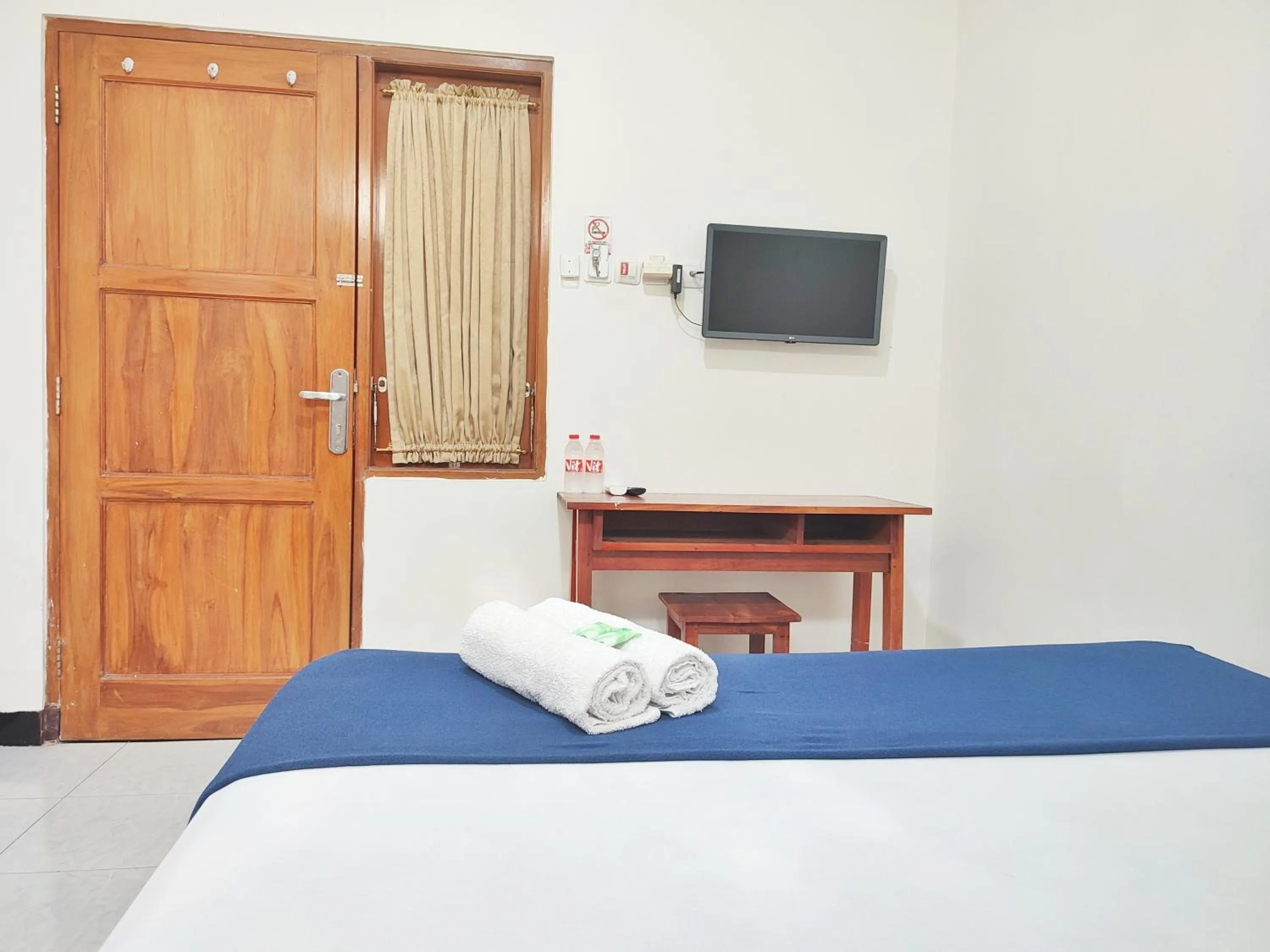 Bedroom, Bed in Happy Syariah Hotel near Jombor Mitra RedDoorz