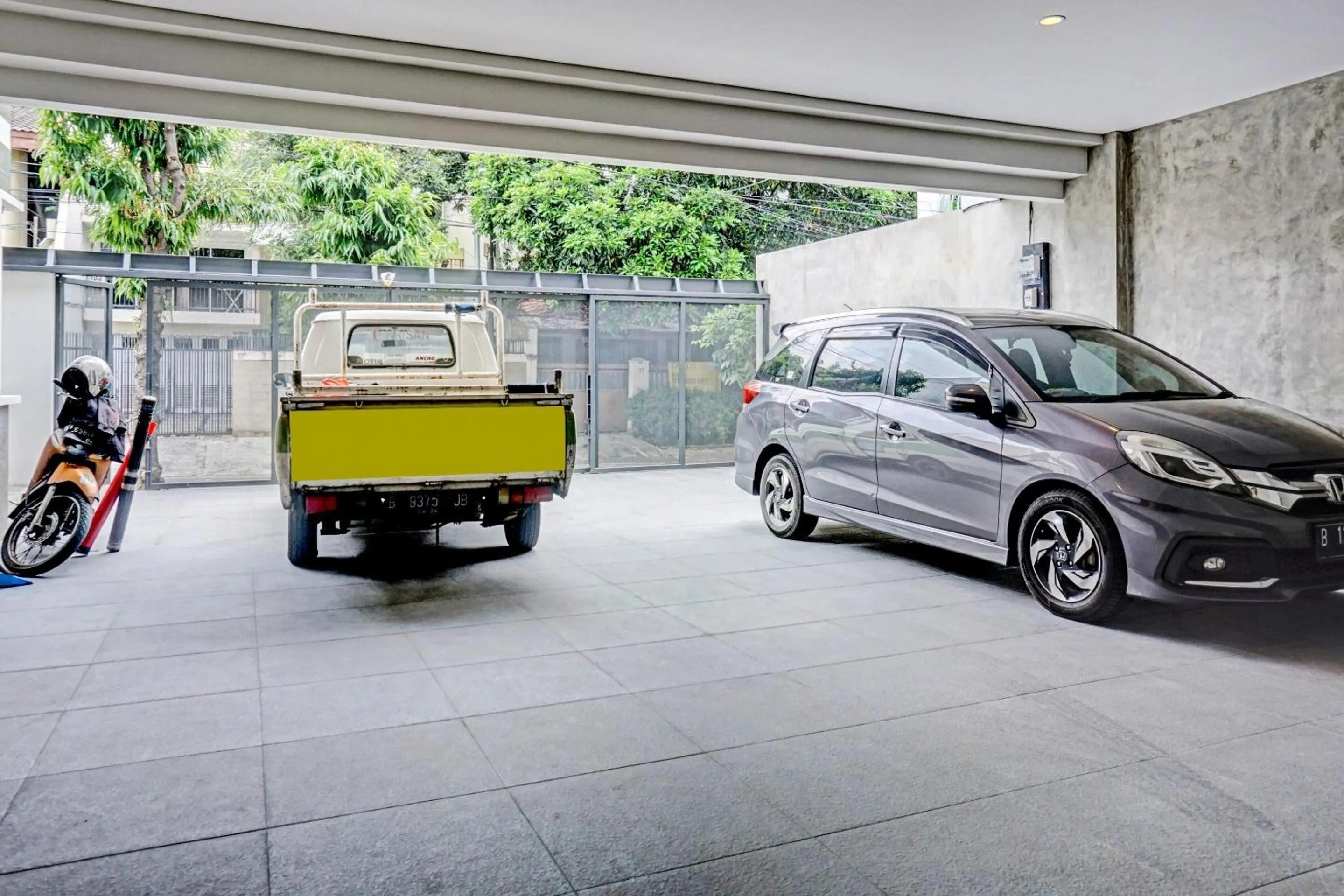 Facade/entrance in Capital O 90635 Tango Juliet Residence