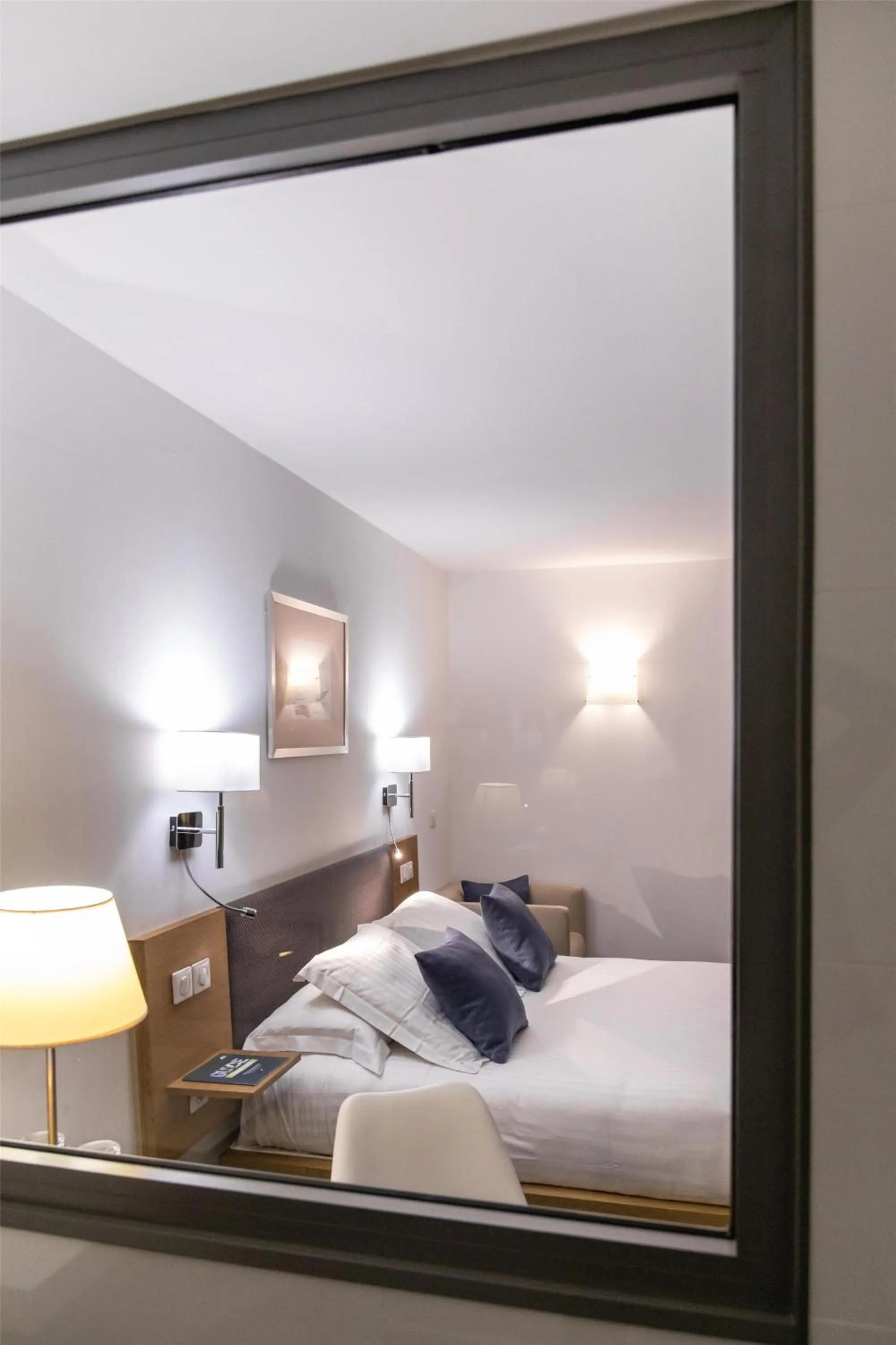 Bedroom, Bed in Best Western Premier Hôtel du Vieux-Port