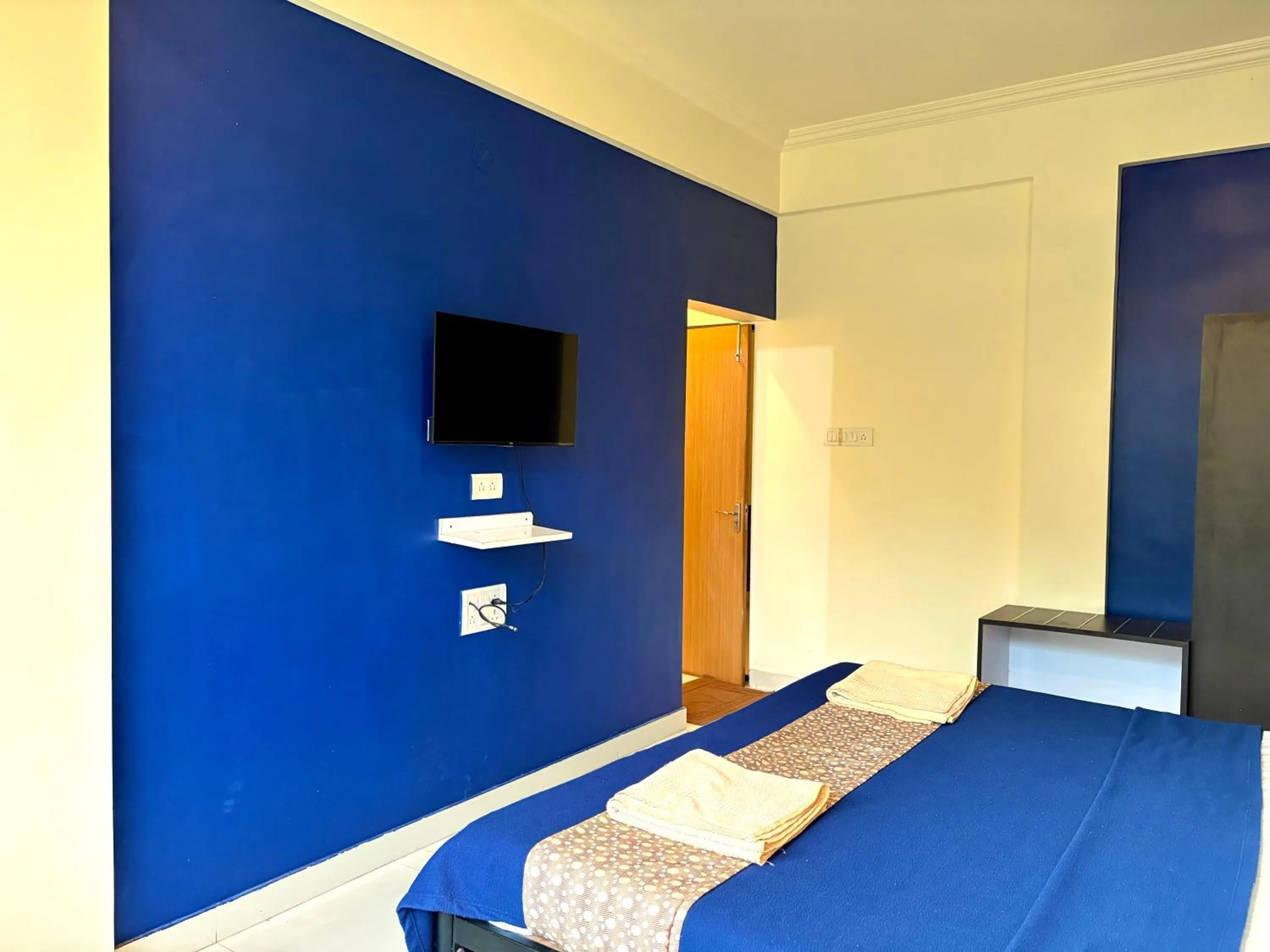 TV and multimedia, Bed in Hotel 7Seas by Solara Hospitality