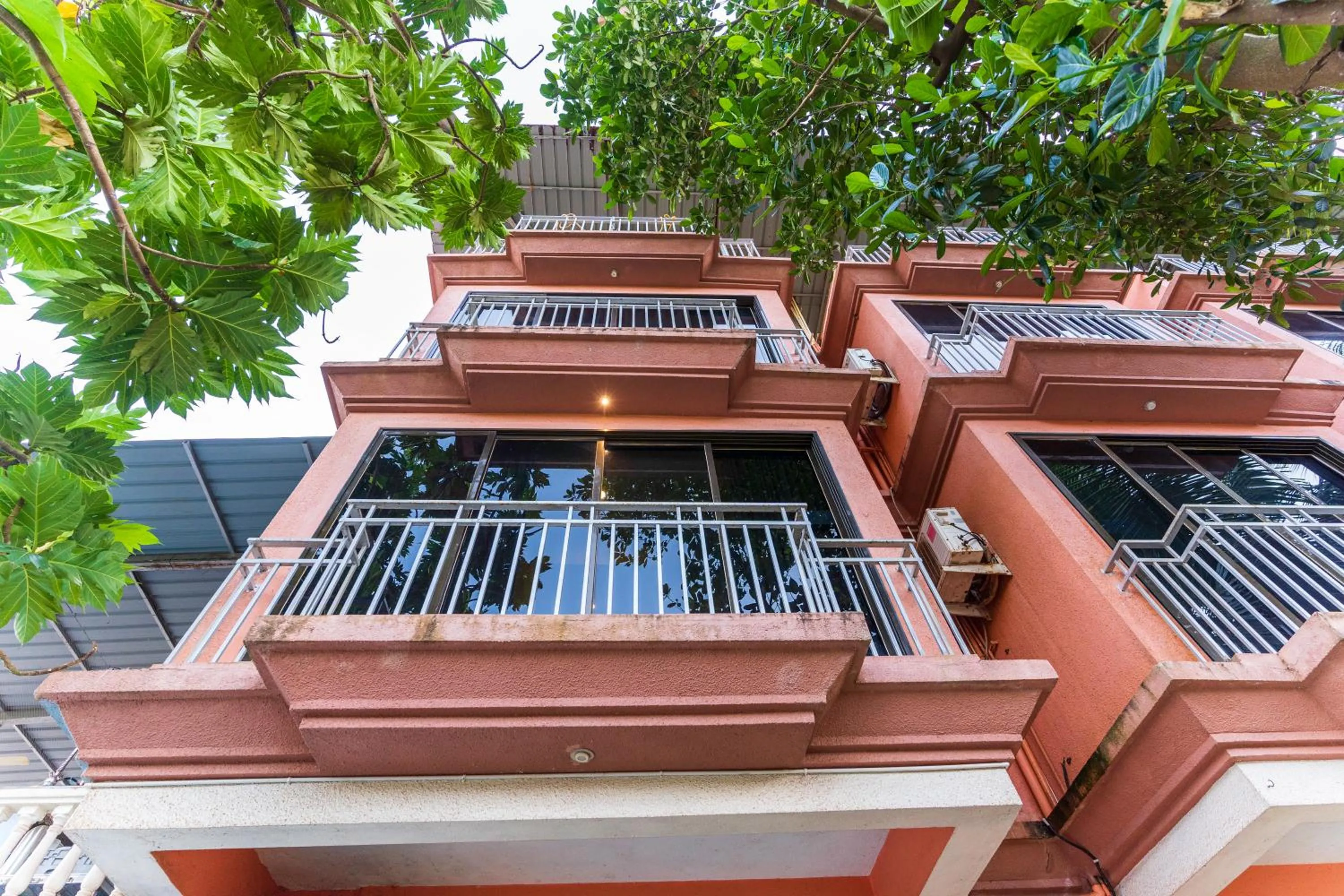 Property building in Hotel 7Seas by Solara Hospitality