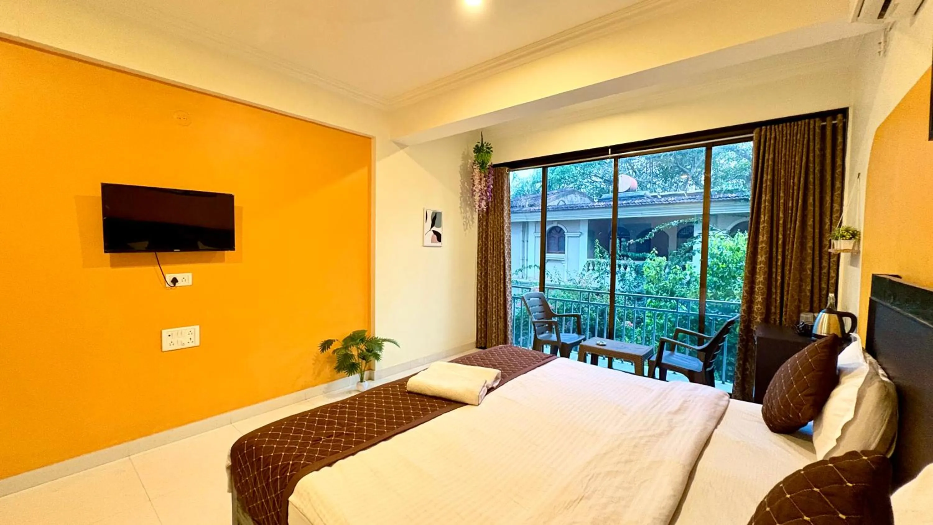 Bedroom, Bed in Hotel 7Seas by Solara Hospitality