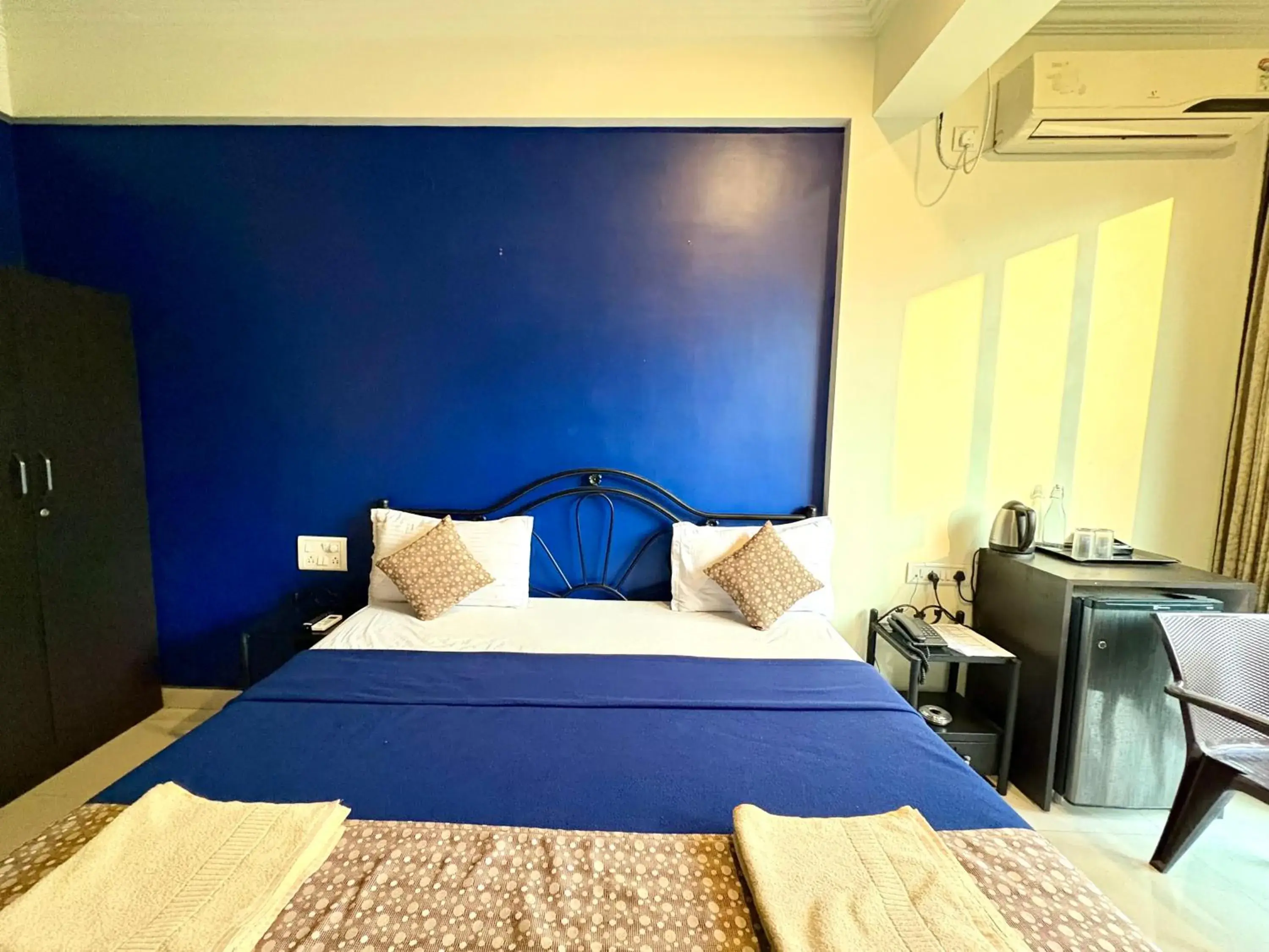 Standard King Room in Hotel 7Seas by Solara Hospitality Standard King Room in Hotel 7Seas by Solara Hospitality