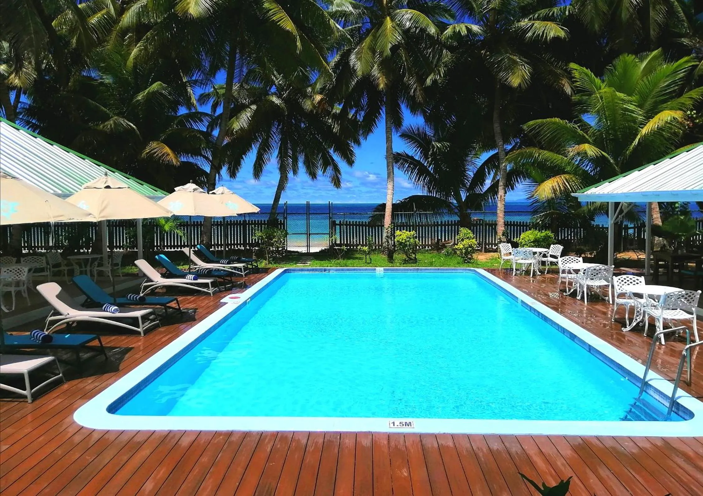 Swimming pool in Le Relax Beach Resort