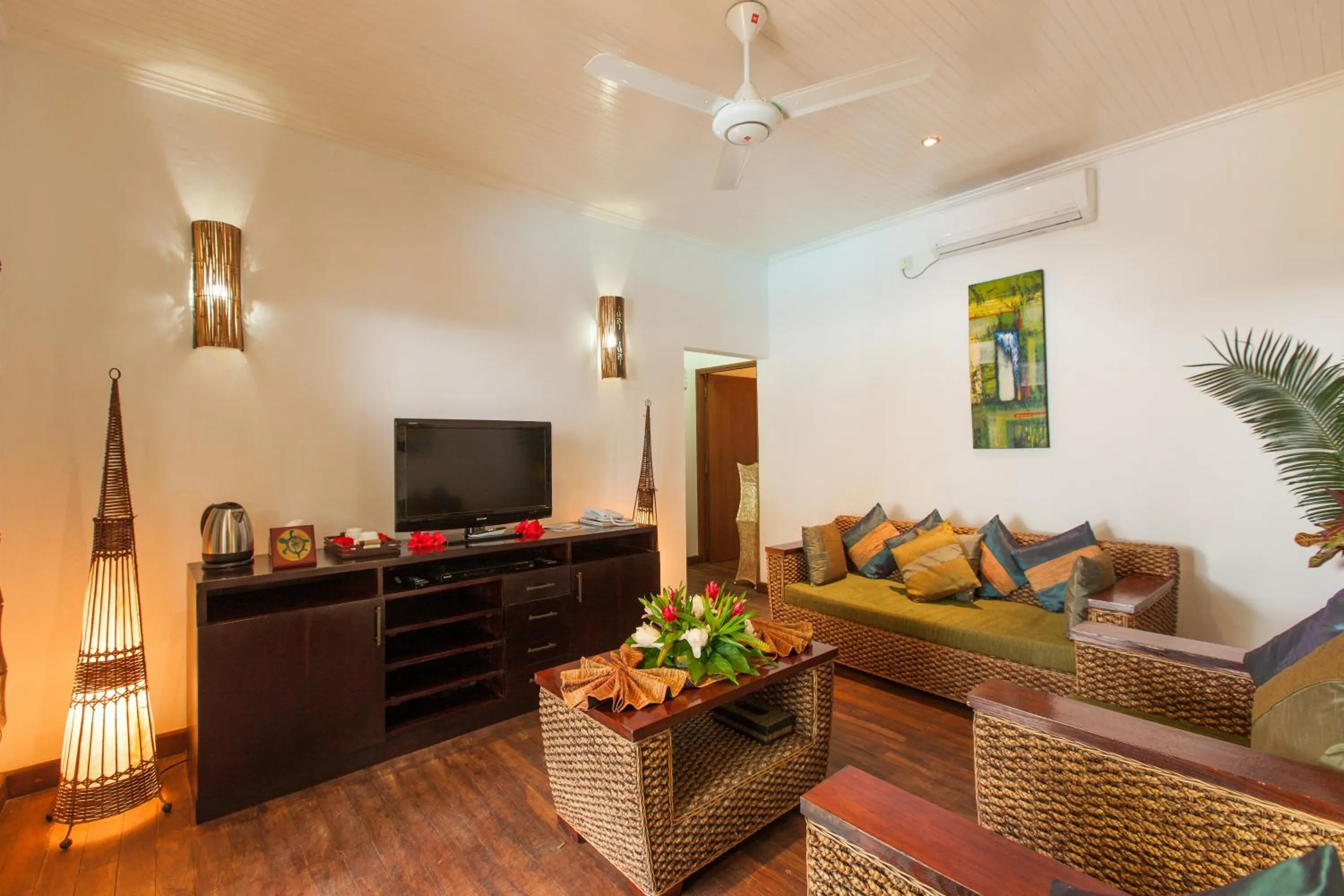 TV and multimedia in Le Relax Beach Resort