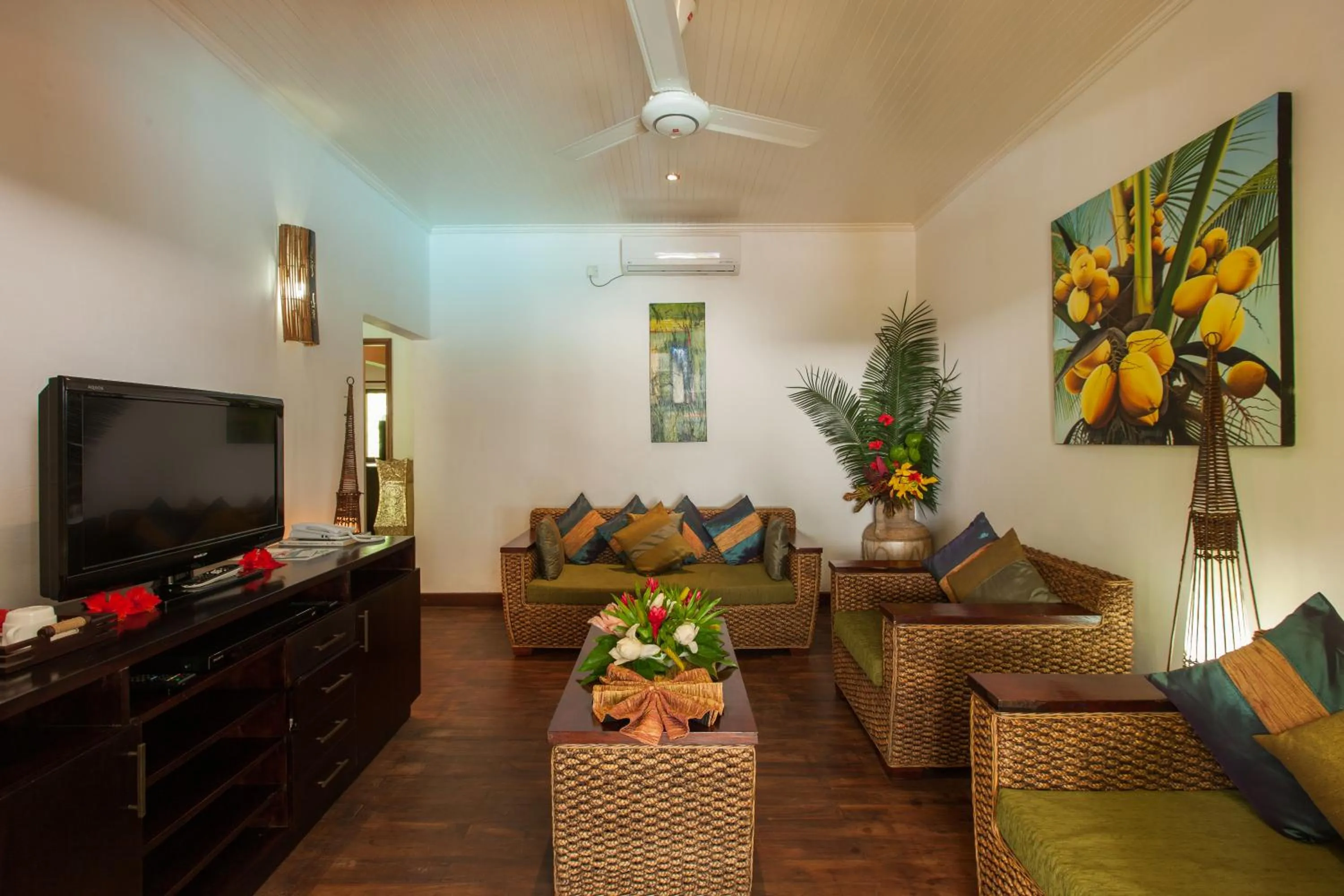 TV and multimedia in Le Relax Beach Resort