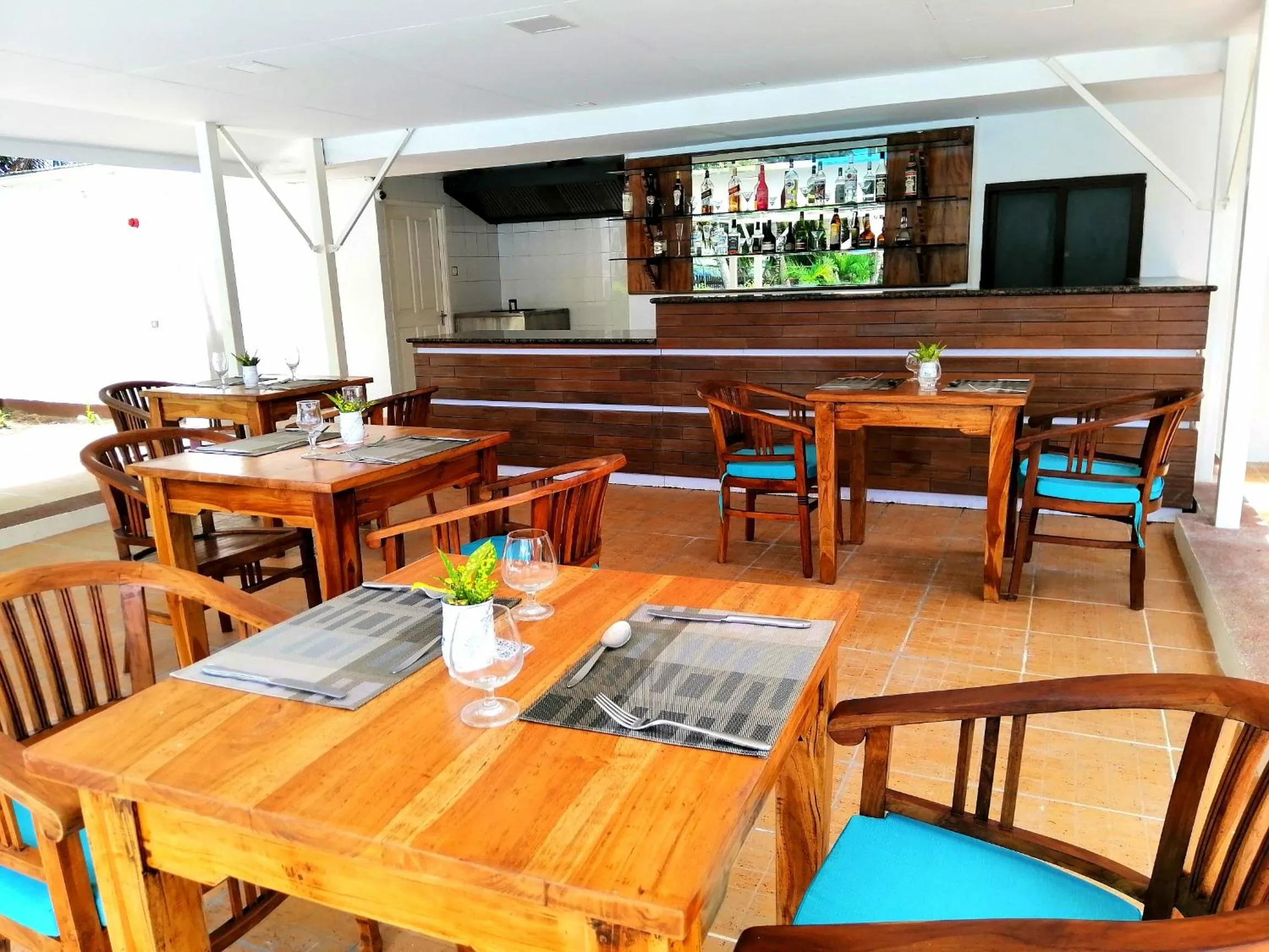 Restaurant/places to eat in Le Relax Beach Resort