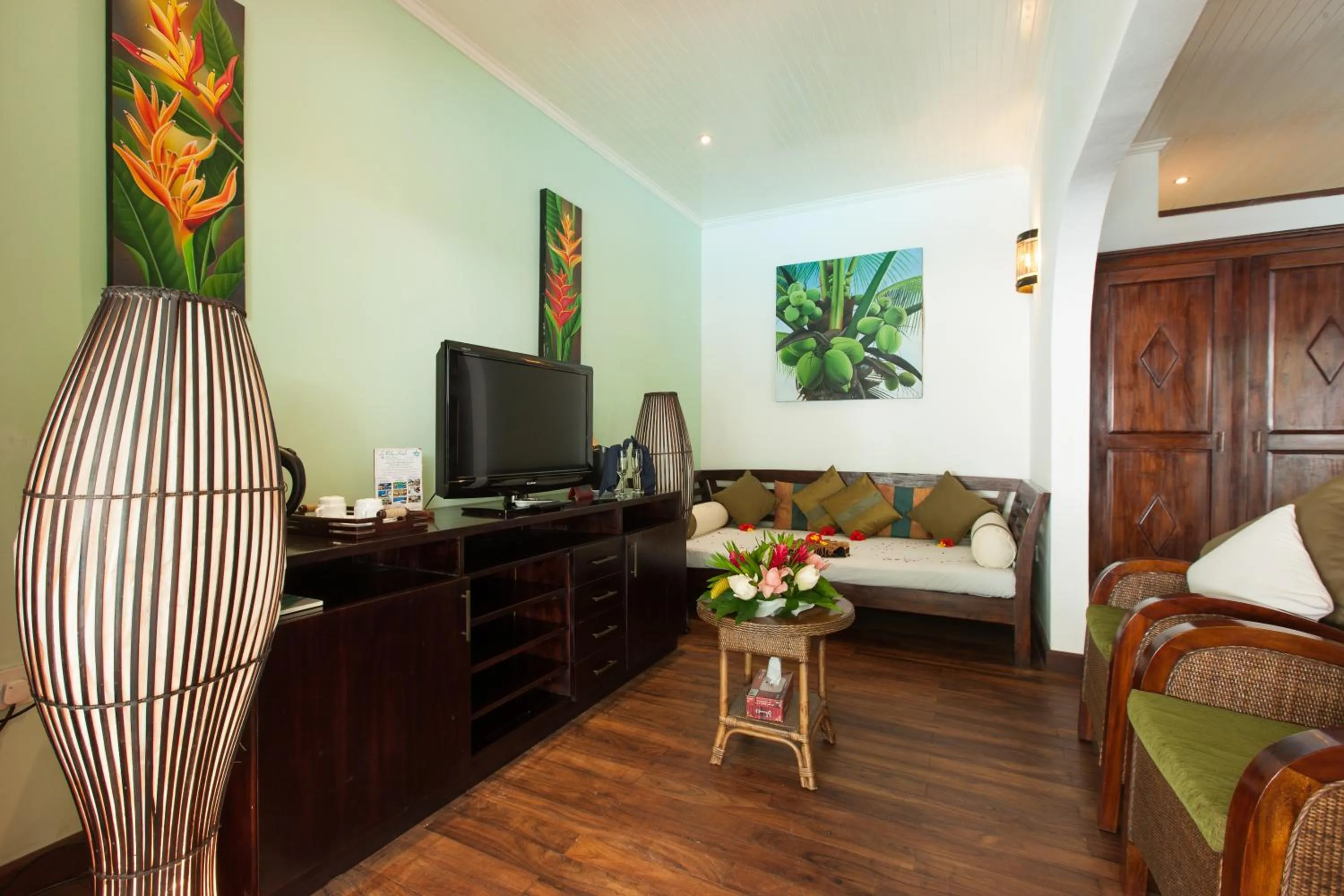 TV and multimedia in Le Relax Beach Resort