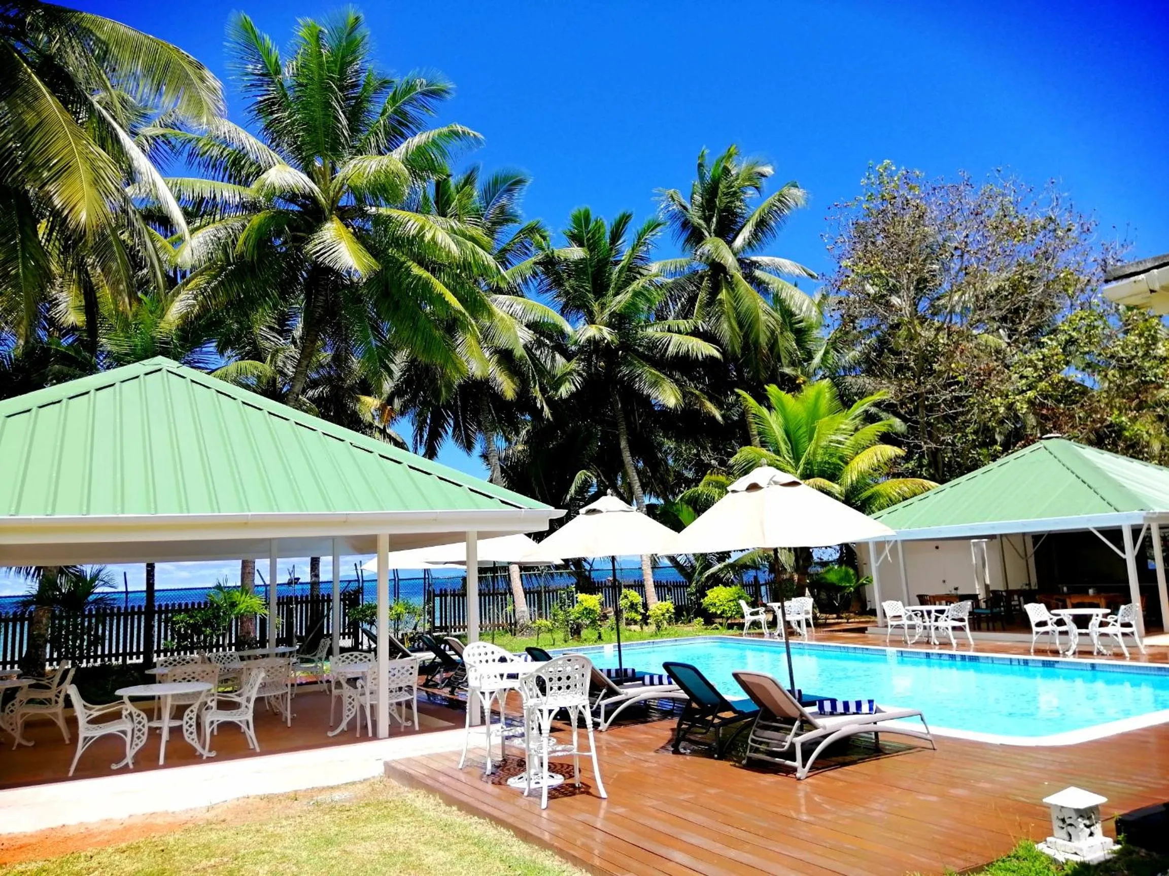 Swimming pool in Le Relax Beach Resort
