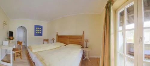Bed in Alpenhof Garnihotel & Ferienwohnungen