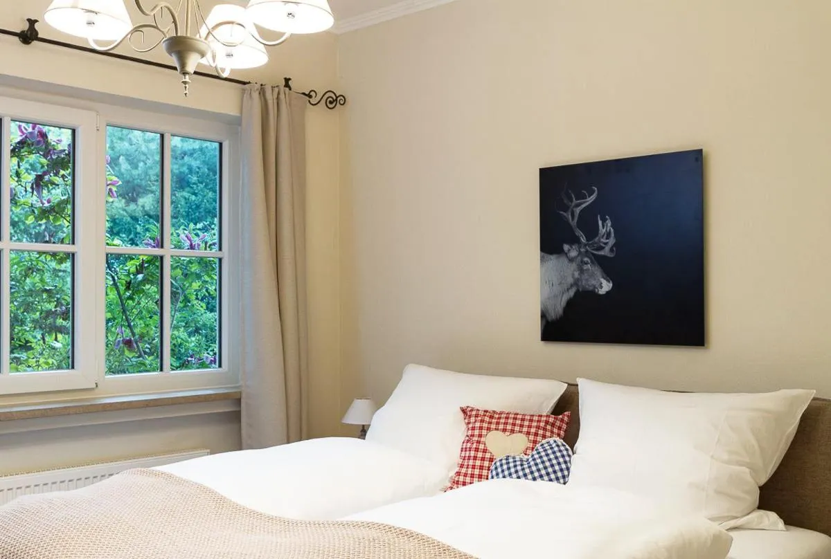 Bed in Alpenhof Garnihotel & Ferienwohnungen