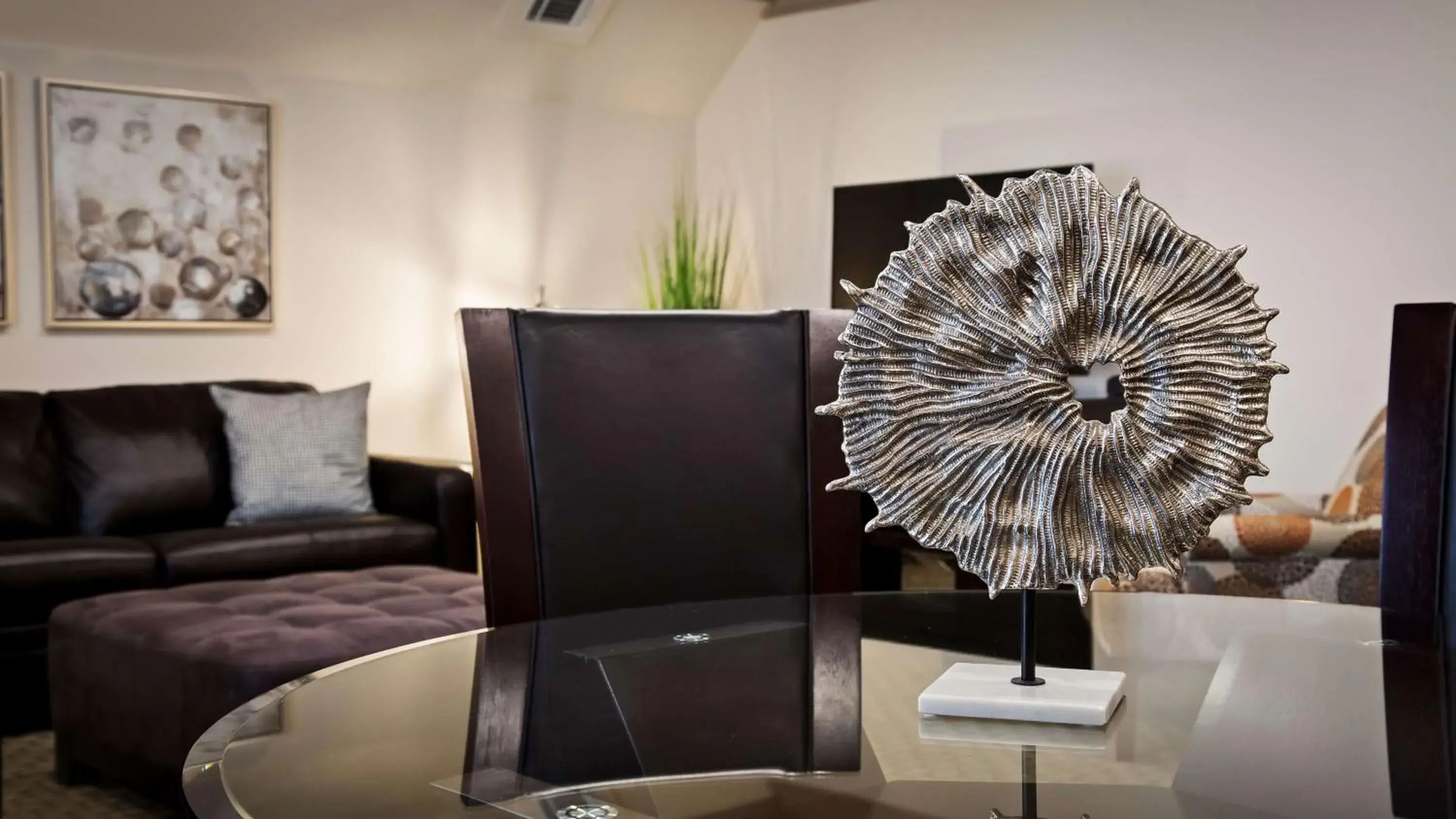 King Suite with Sofa Bed - Non-Smoking in Best Western Plus Concordville Hotel King Suite with Sofa Bed - Non-Smoking in Best Western Plus Concordville Hotel