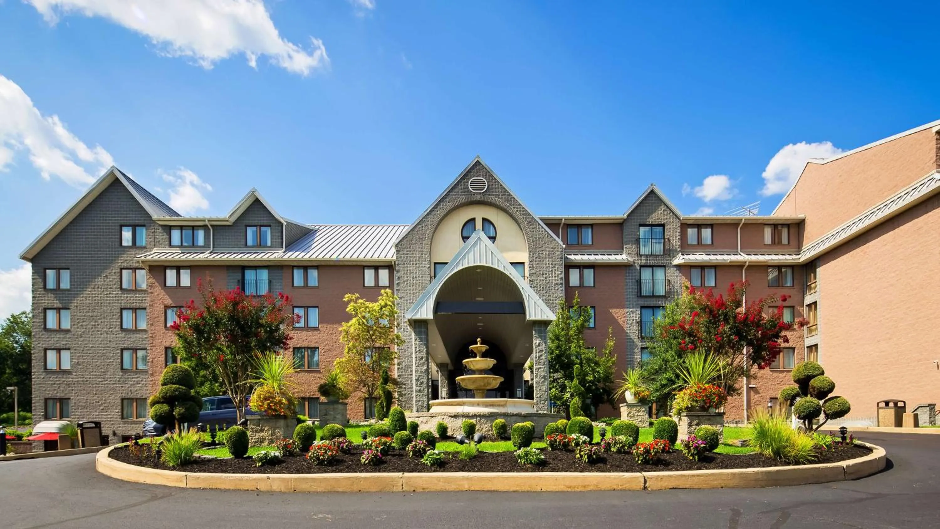Property building in Best Western Plus Concordville Hotel